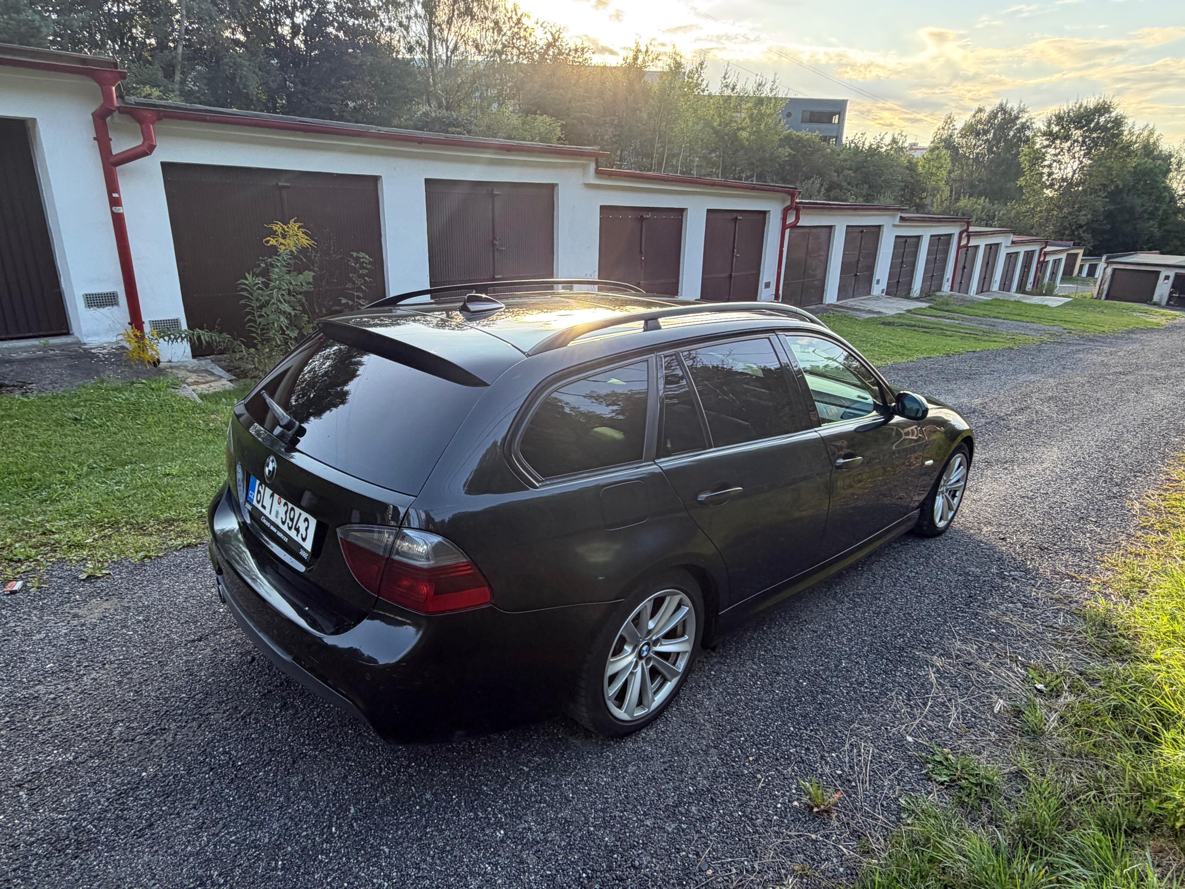 BMW Řada 3, E91 325d 145 kW M-paket - fotka 6