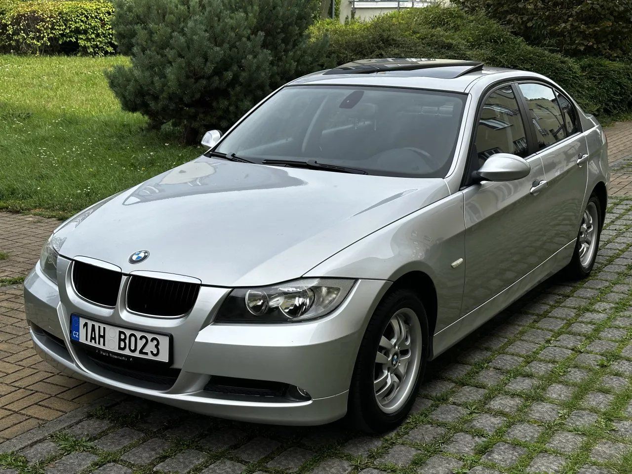 BMW Řada 3, E90 320i Sedan 1. Majitel Šíbr