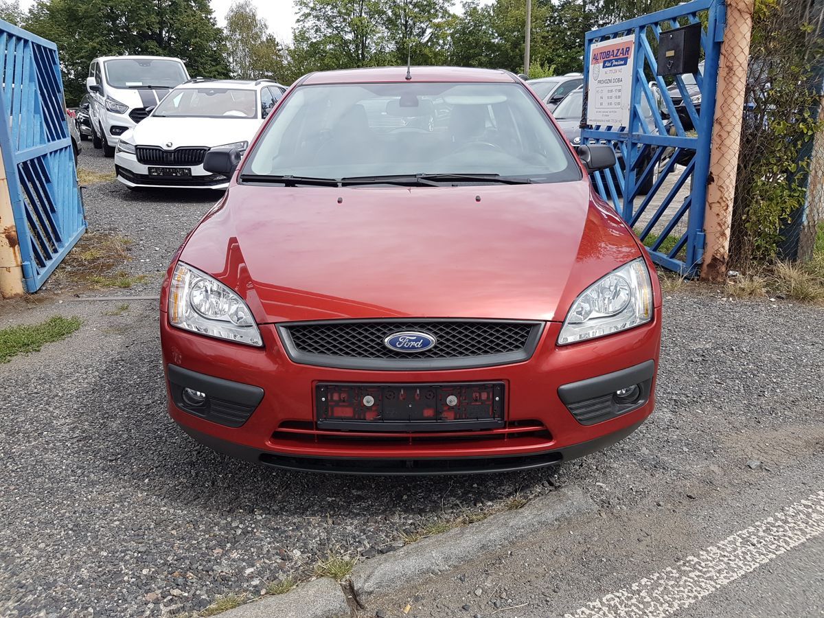Ford Focus, 1.6TDCi 80KW VÝHŘEV SED. - fotka 2