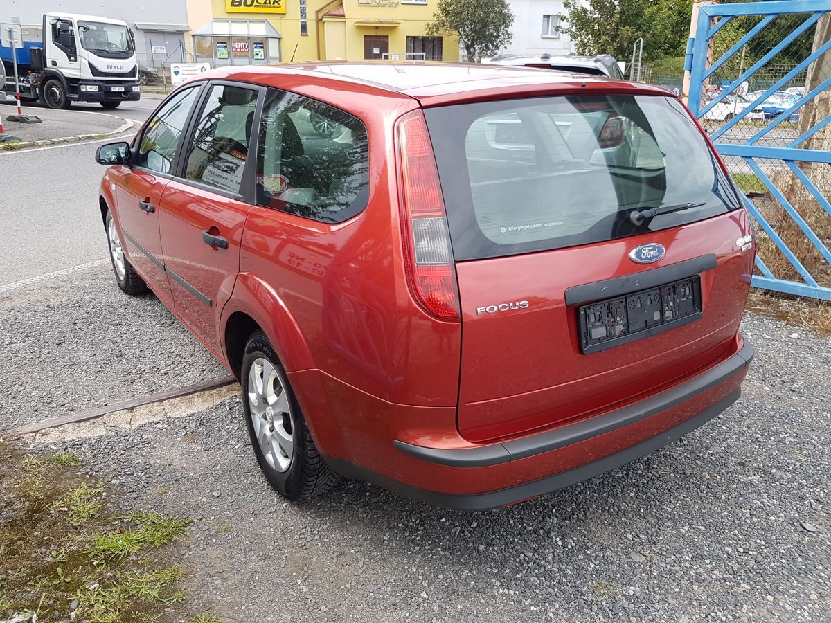 Ford Focus, 1.6TDCi 80KW VÝHŘEV SED. - fotka 4