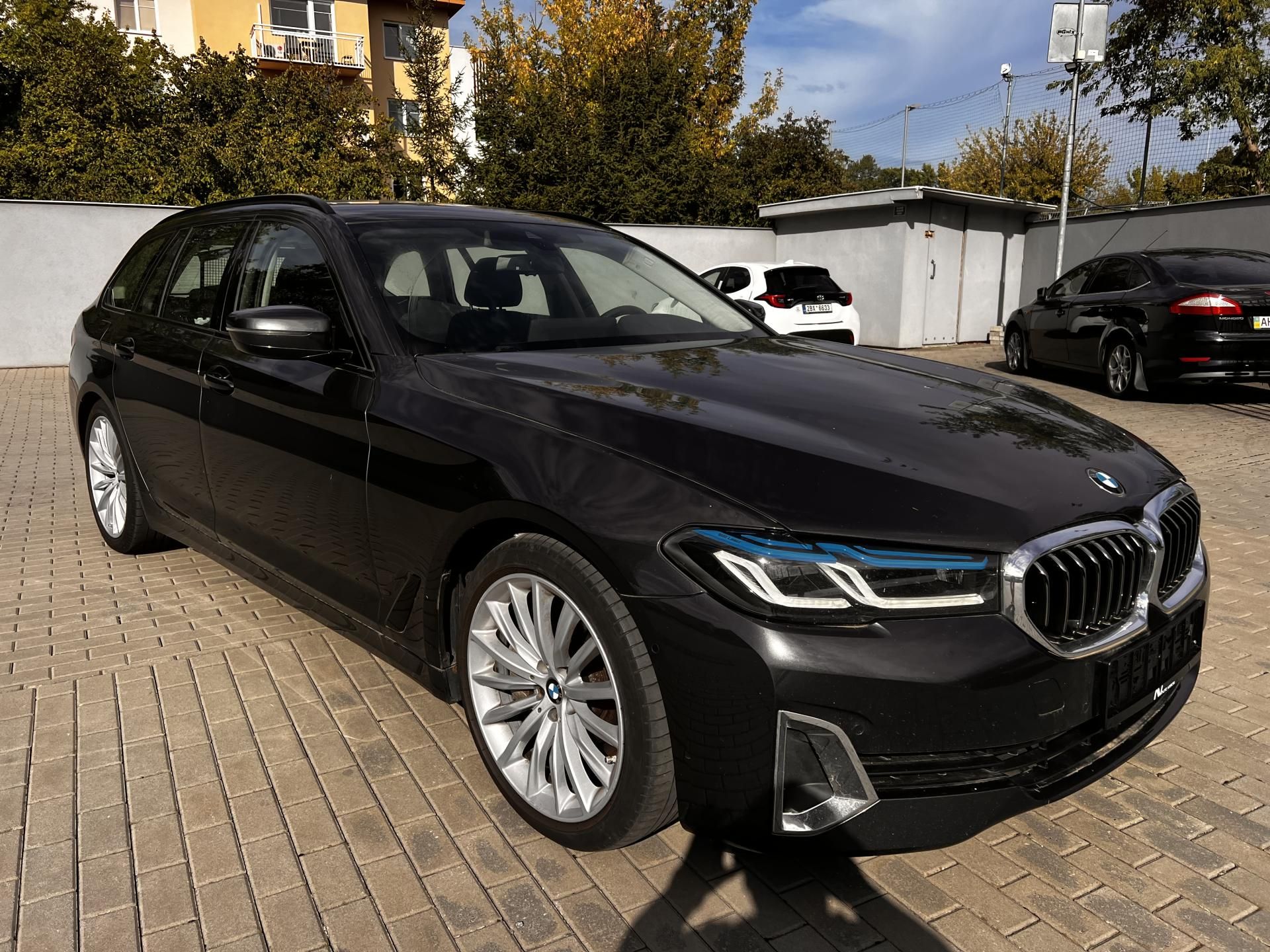 BMW Řada 5, 540d xDrive M-technic HUD - fotka 2