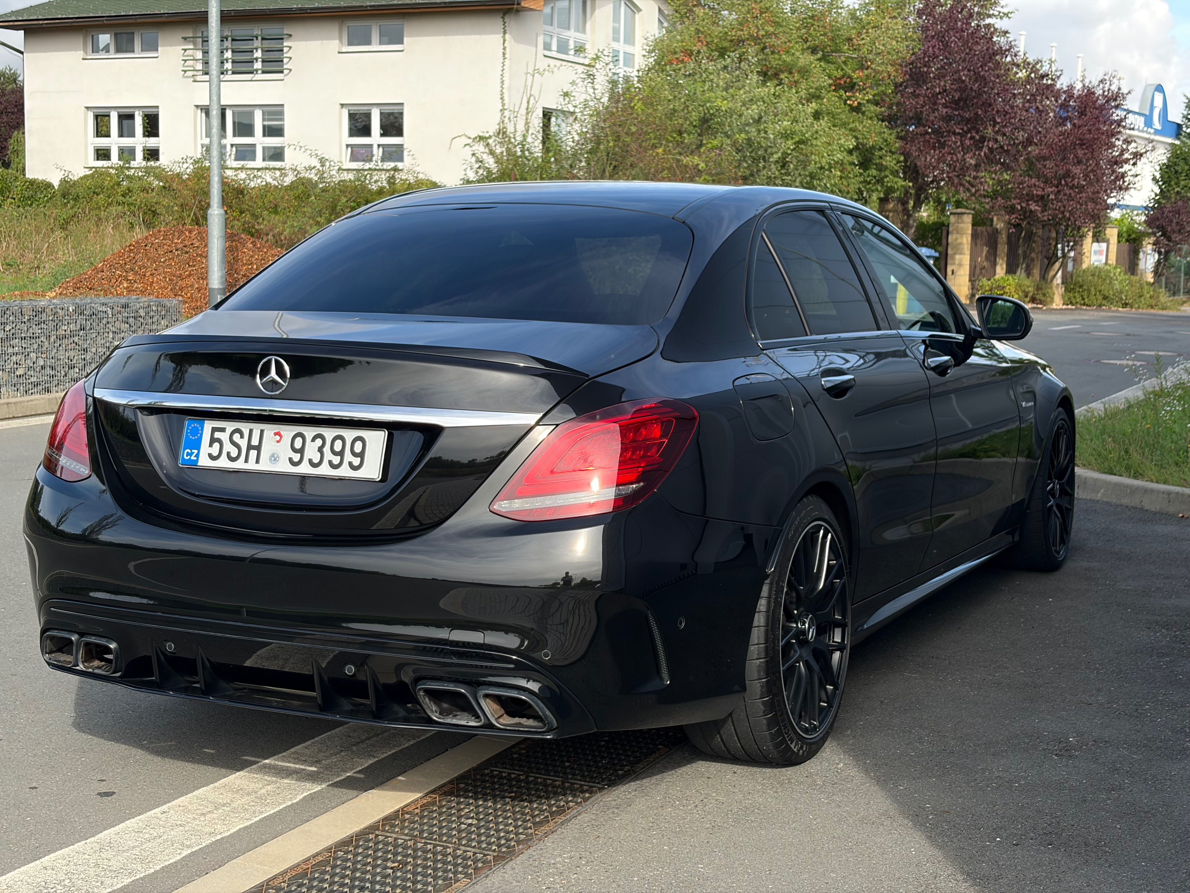 Mercedes-Benz Třídy C, C63S AMG, 4.0. 375KW - fotka 4
