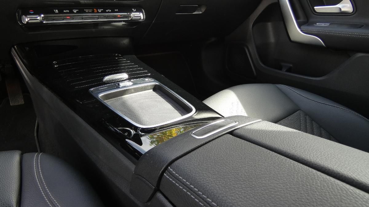 Mercedes-Benz Třídy A, 180 Sedan - fotka 6