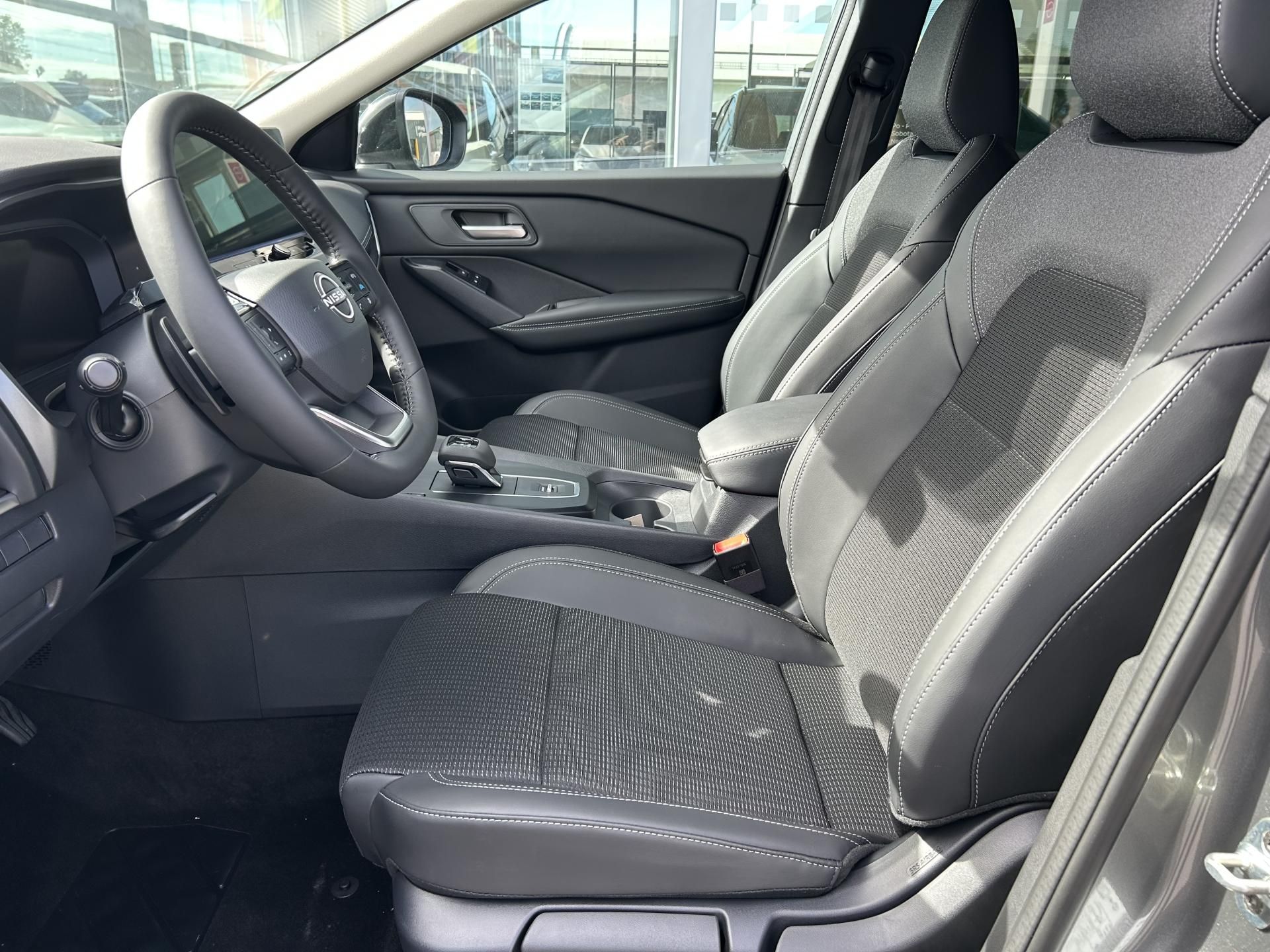 Nissan Qashqai, N-CONNECTA 1.3 DIG-T 116kw Aut - fotka 6