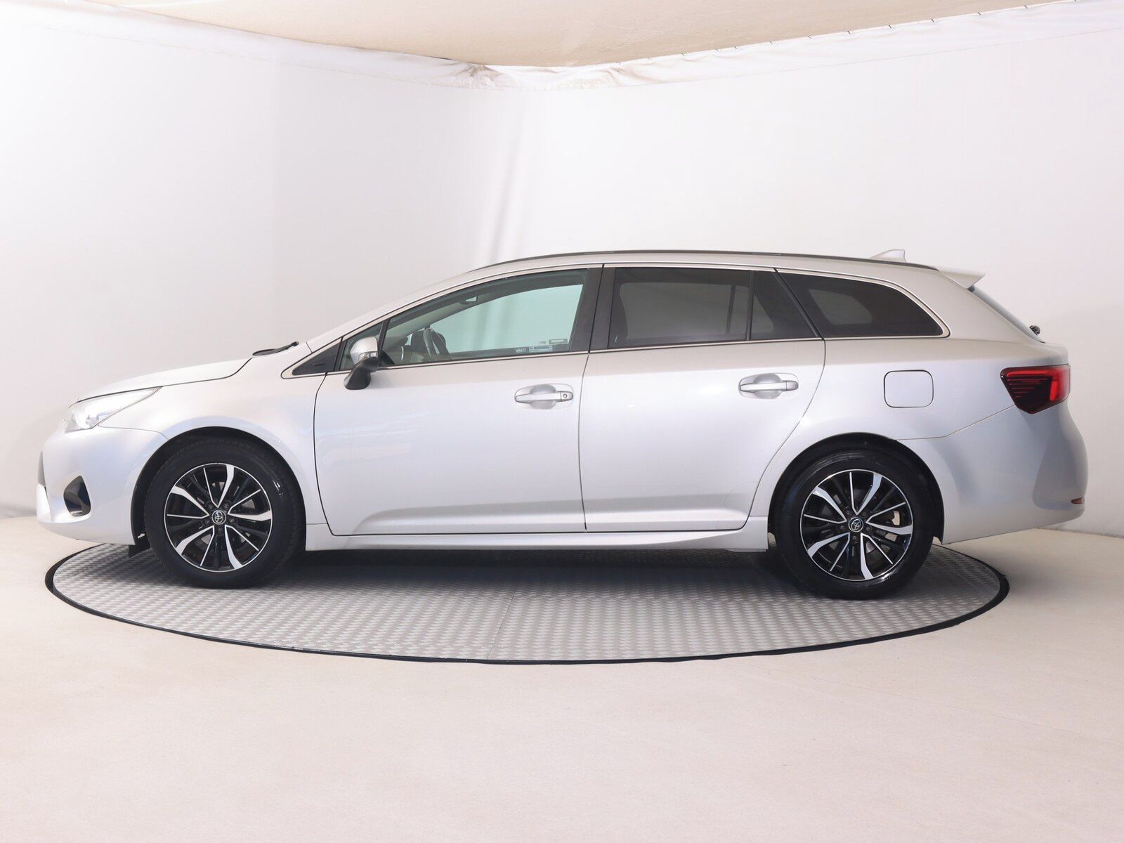 Toyota Avensis, 1.8 Valvematic, Automat - fotka 3