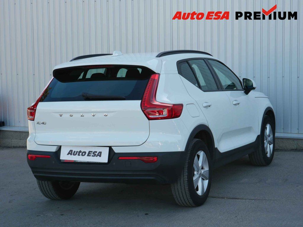 Volvo XC40, 1.5T,ČR,Momentum,AT - fotka 4