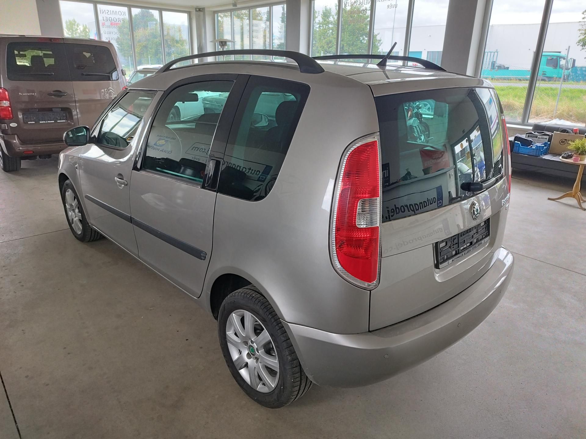 Škoda Roomster, 1,2TSi 77KW AUT.KLIMA ALU SERV - fotka 6