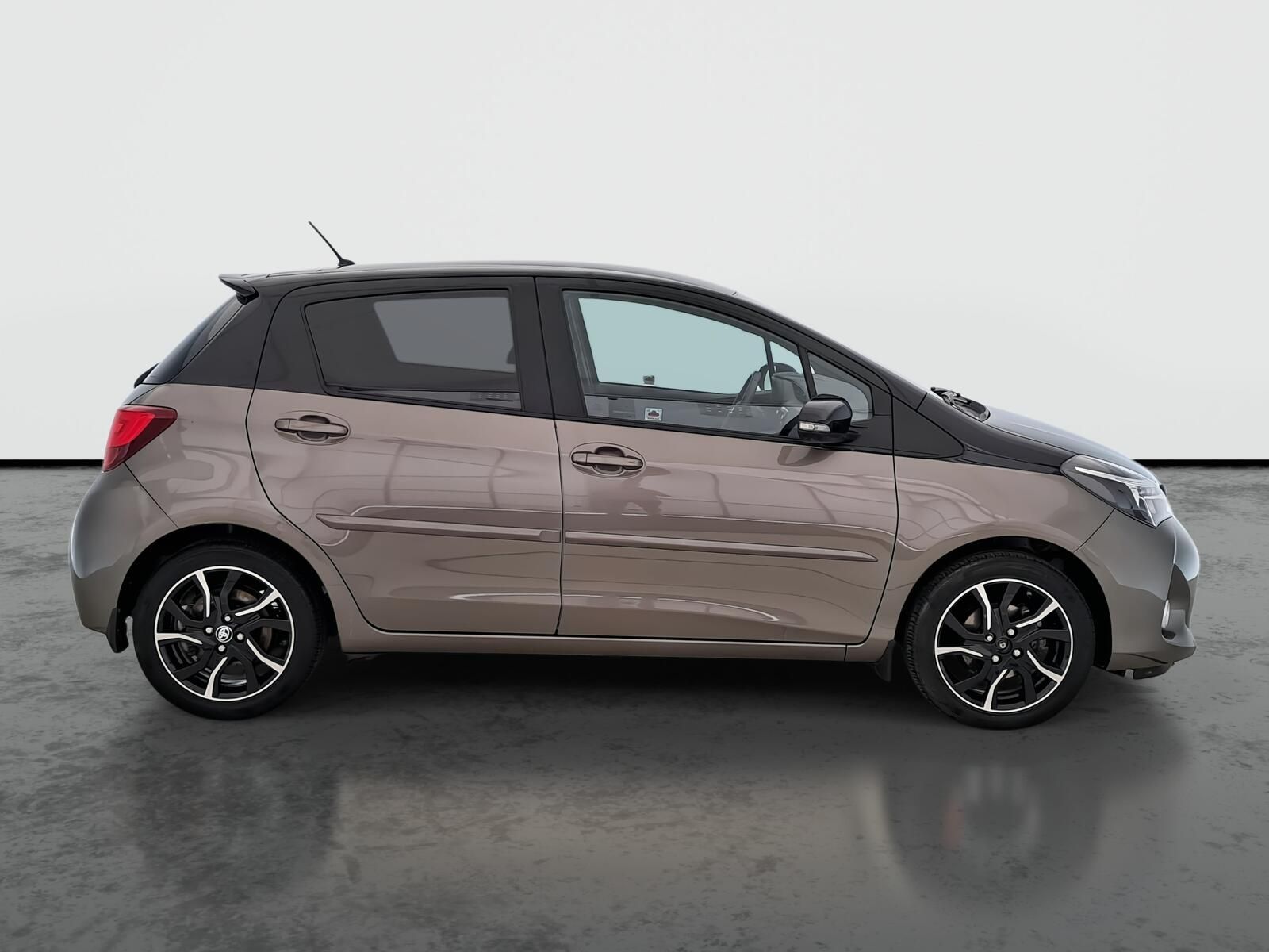 Toyota Yaris, 1.33 Dual VVT-i, ČR,1.maj - fotka 6