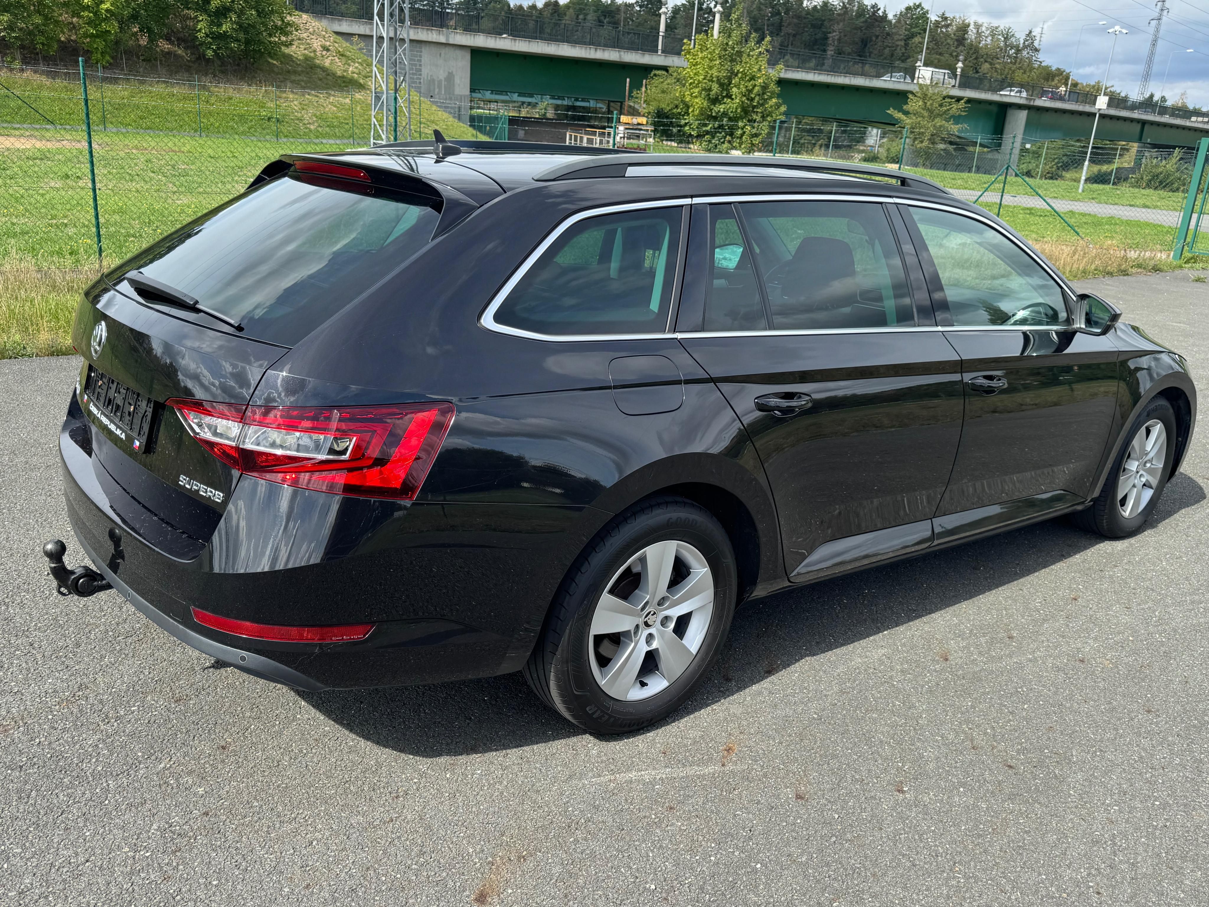 Škoda Superb, COMBI 1.6 TDI 88KW TOP STAV - fotka 4
