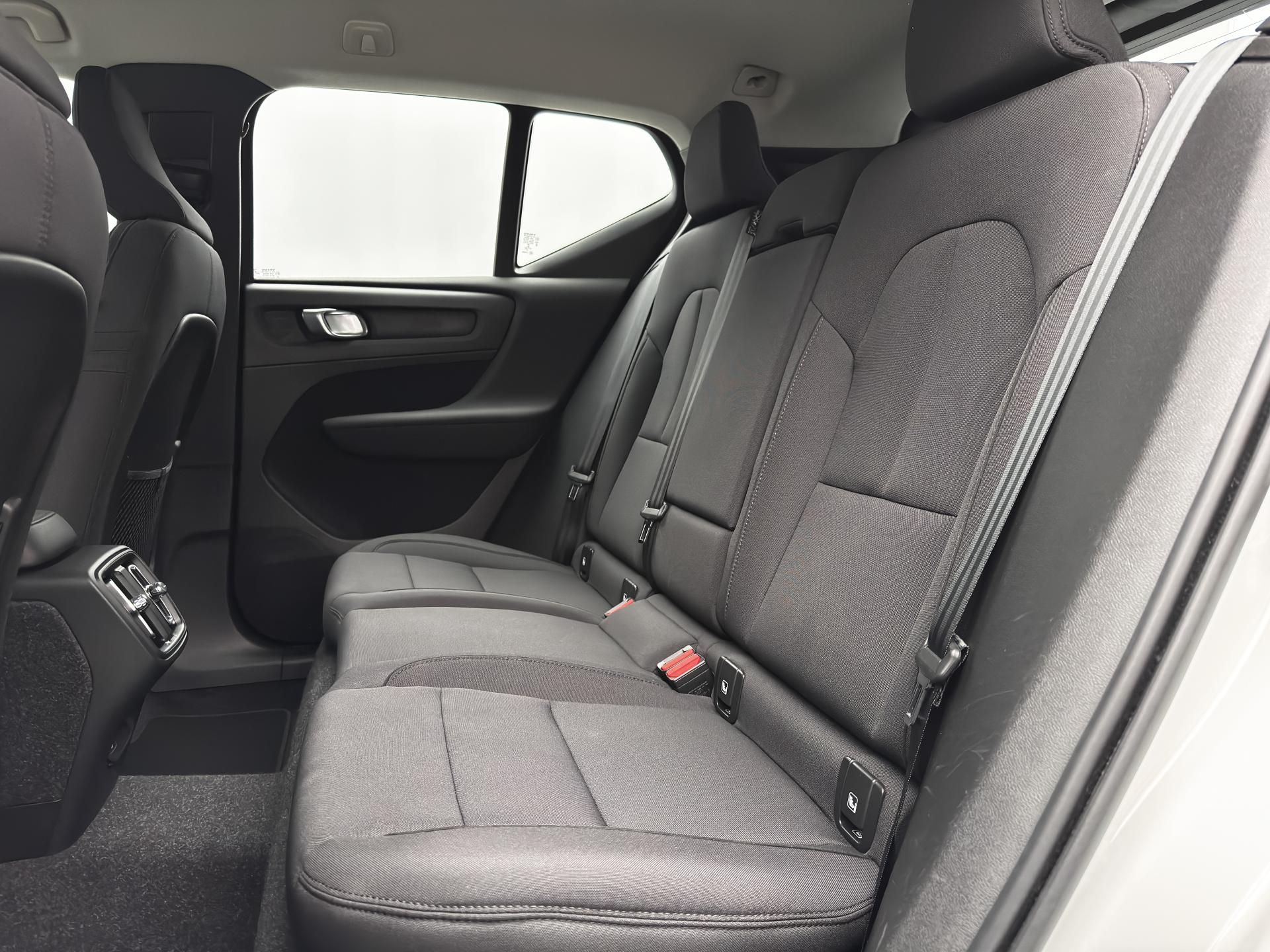 Volvo XC40, B4 AWD MOMNETUM PRO CZ - fotka 5