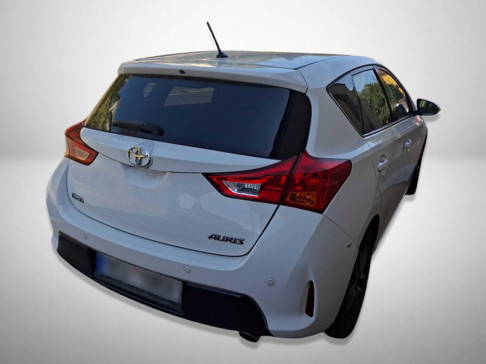 Toyota Auris, 1.6 Valvematic, ČR,1.maj - fotka 2