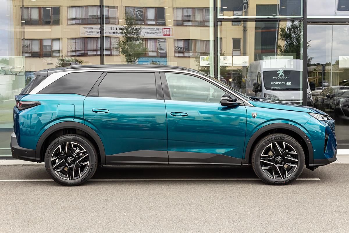 Peugeot 5008, 1,2 BUSINESS Hybrid 145 e-DCS6 - fotka 5