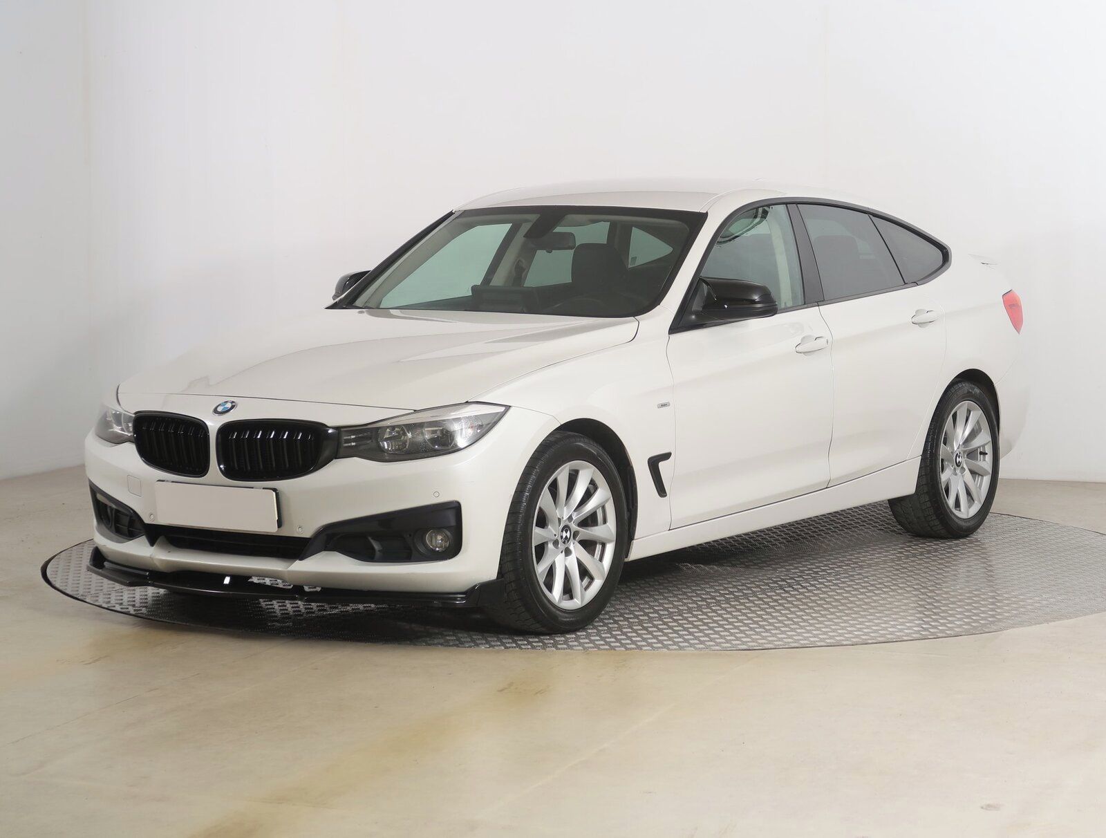 BMW Řada 3, 320d xDrive GT, 4X4, Automat - fotka 2