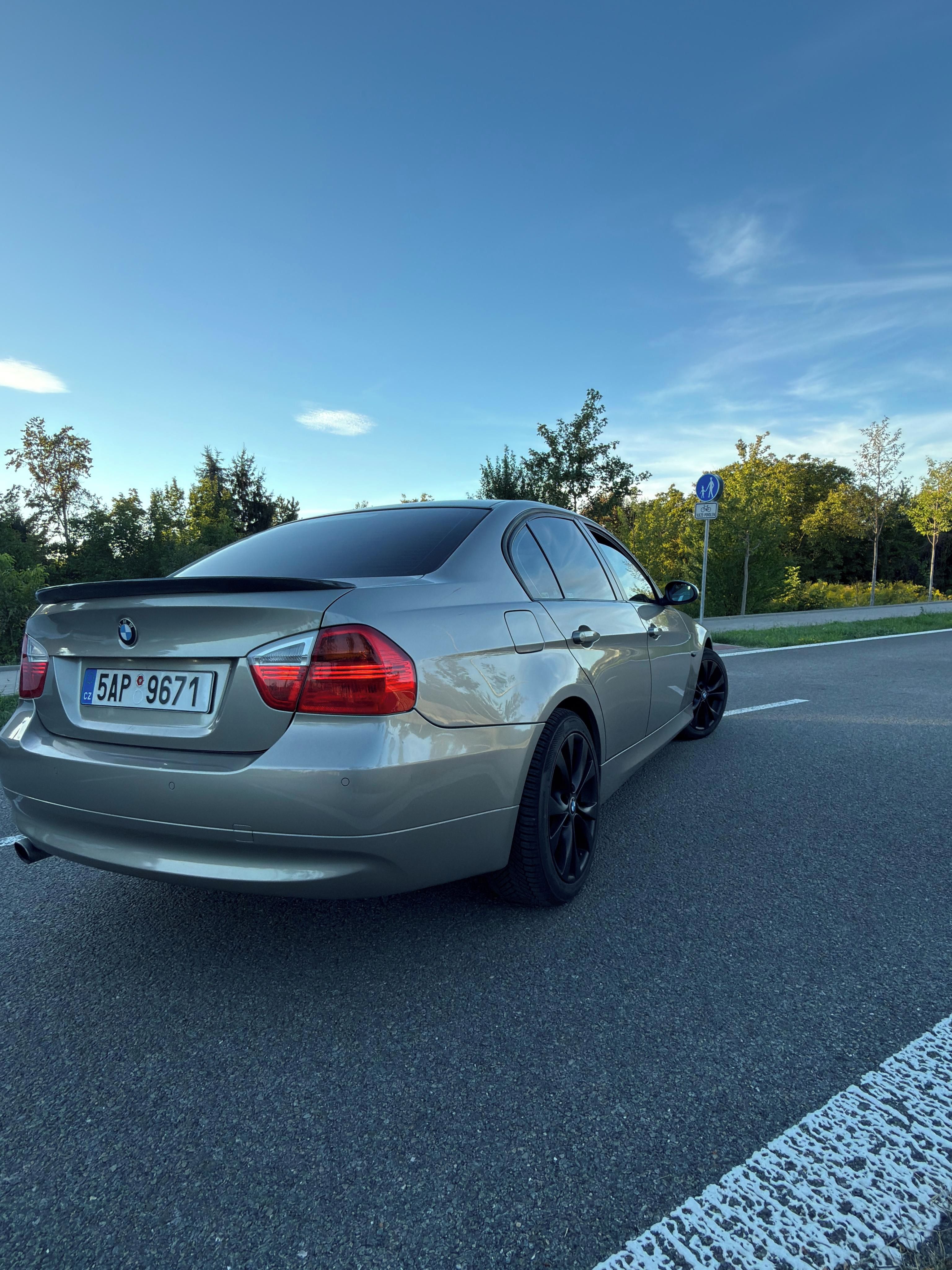 BMW Řada 3, BMW E90 320i - 2.0 Benzin - fotka 3