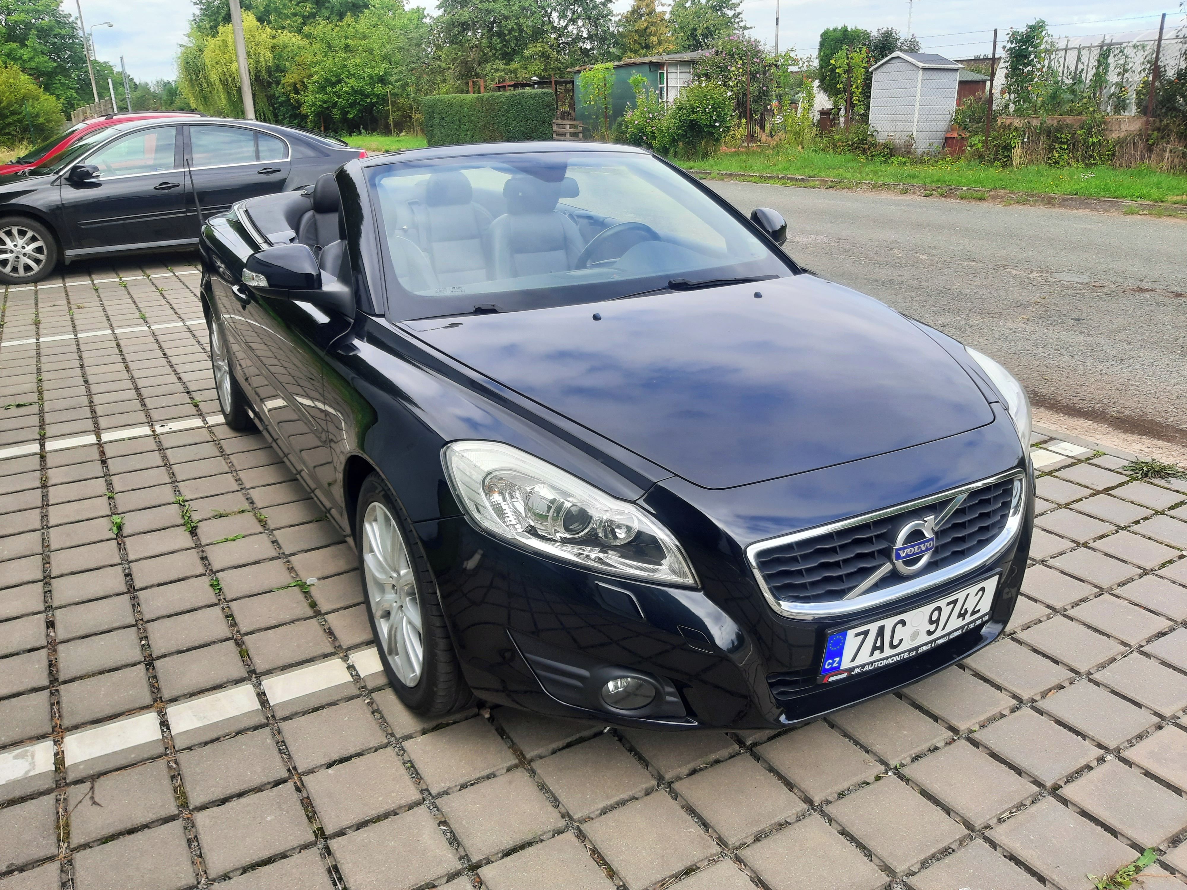 Volvo C70, 2.0D 110kW 5ti válec - fotka 2
