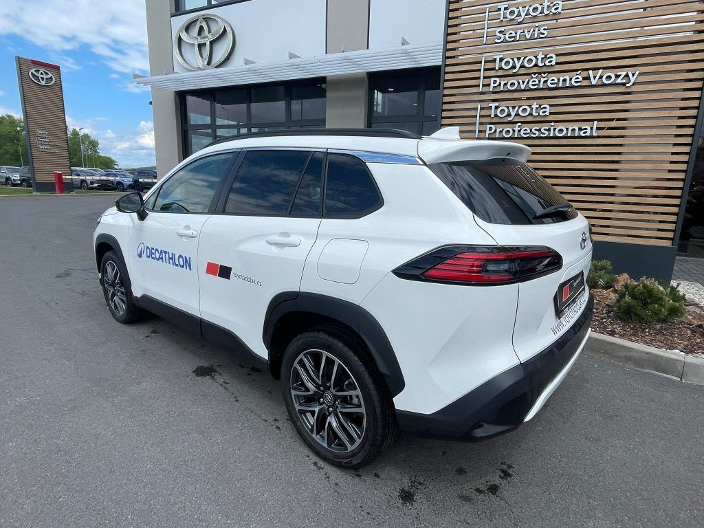 Toyota Corolla Cross, 1.8 Hybrid automat Style - fotka 6