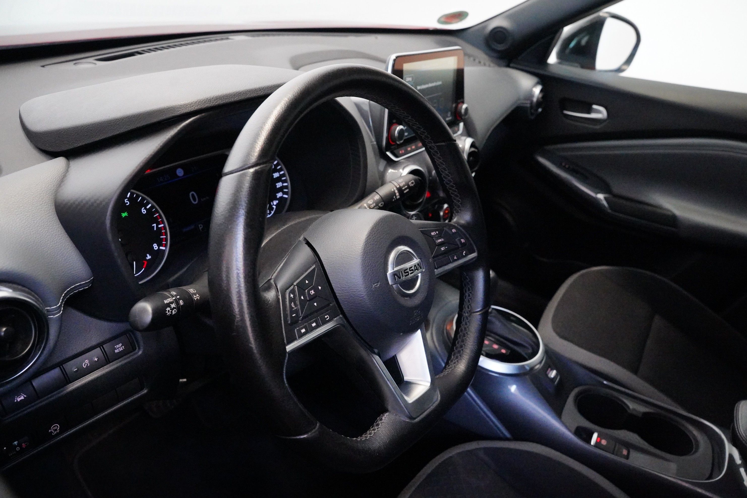 Nissan Juke, 1.0 DIG-T 84 kW N-Connecta - fotka 5