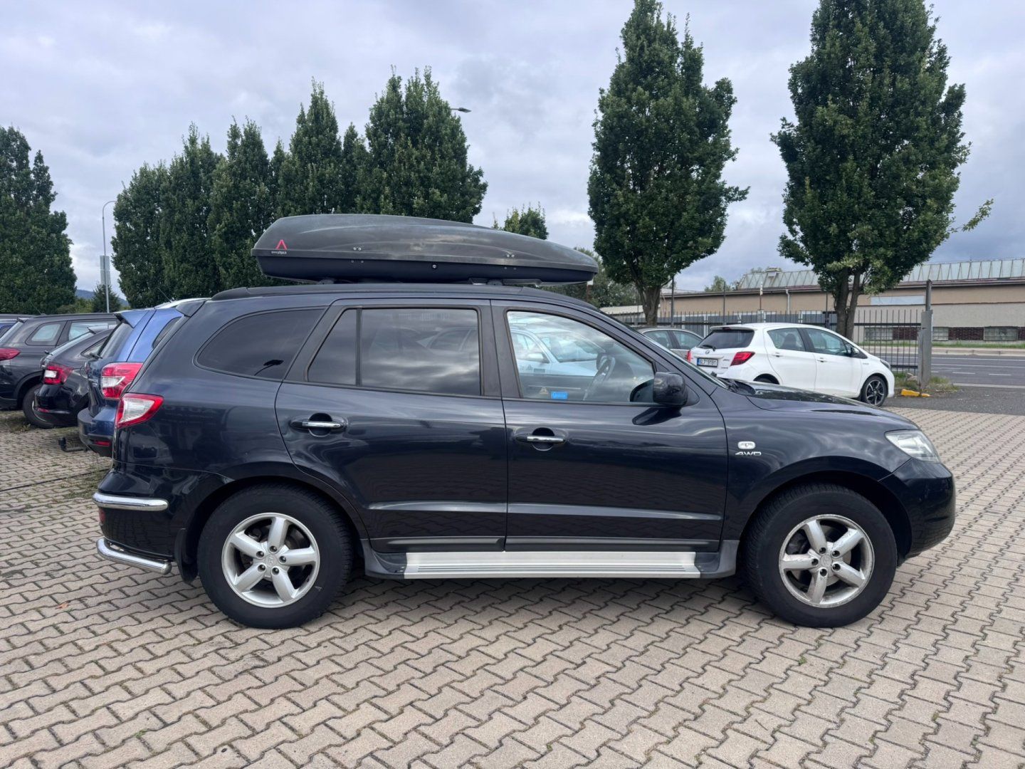 Hyundai Santa Fe, 4X4 2,2CRDI 114KW 7 MÍST AUTOM - fotka 6