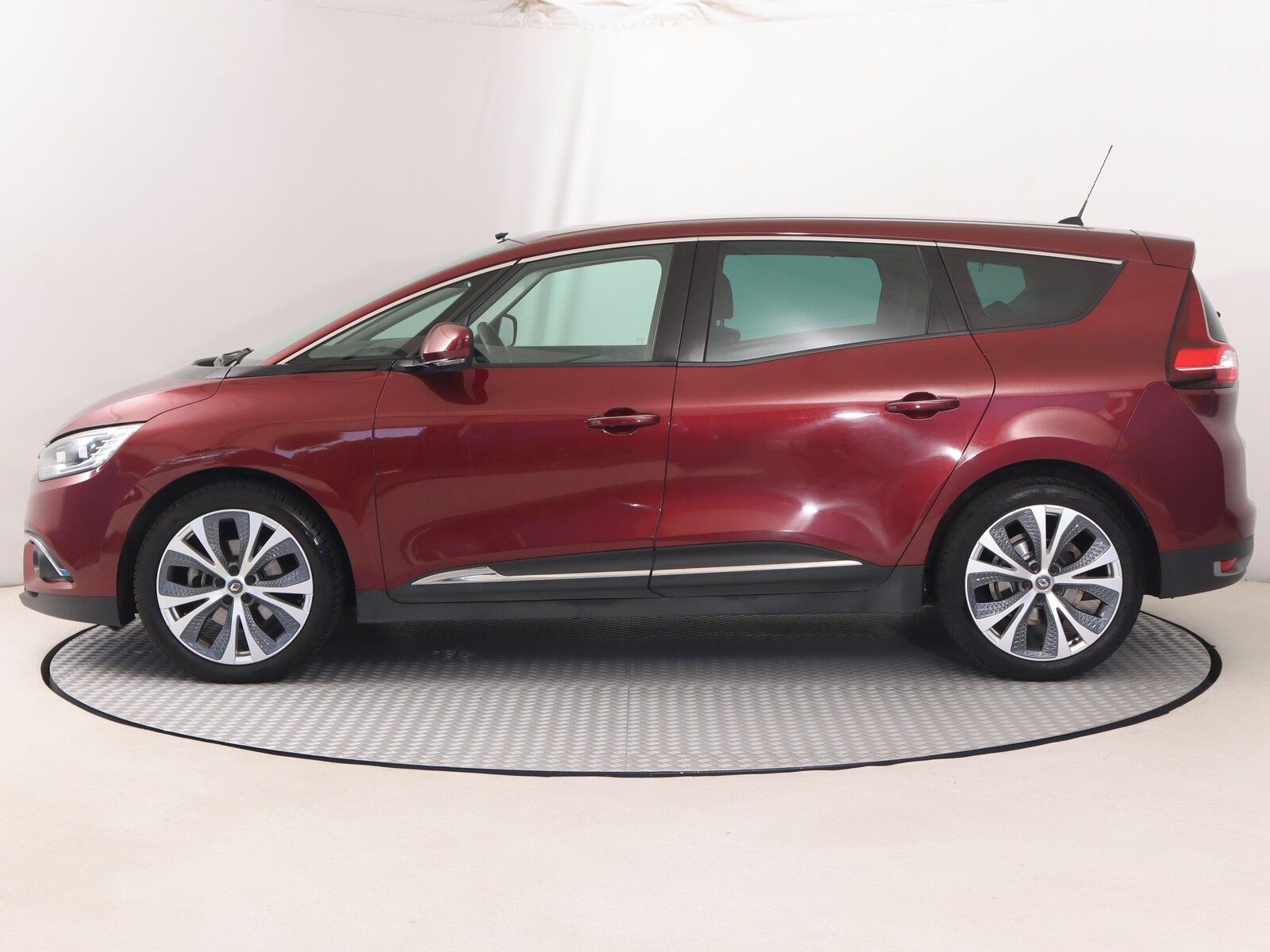 Renault Grand Scénic, 1.3 TCe, 7 míst - fotka 3