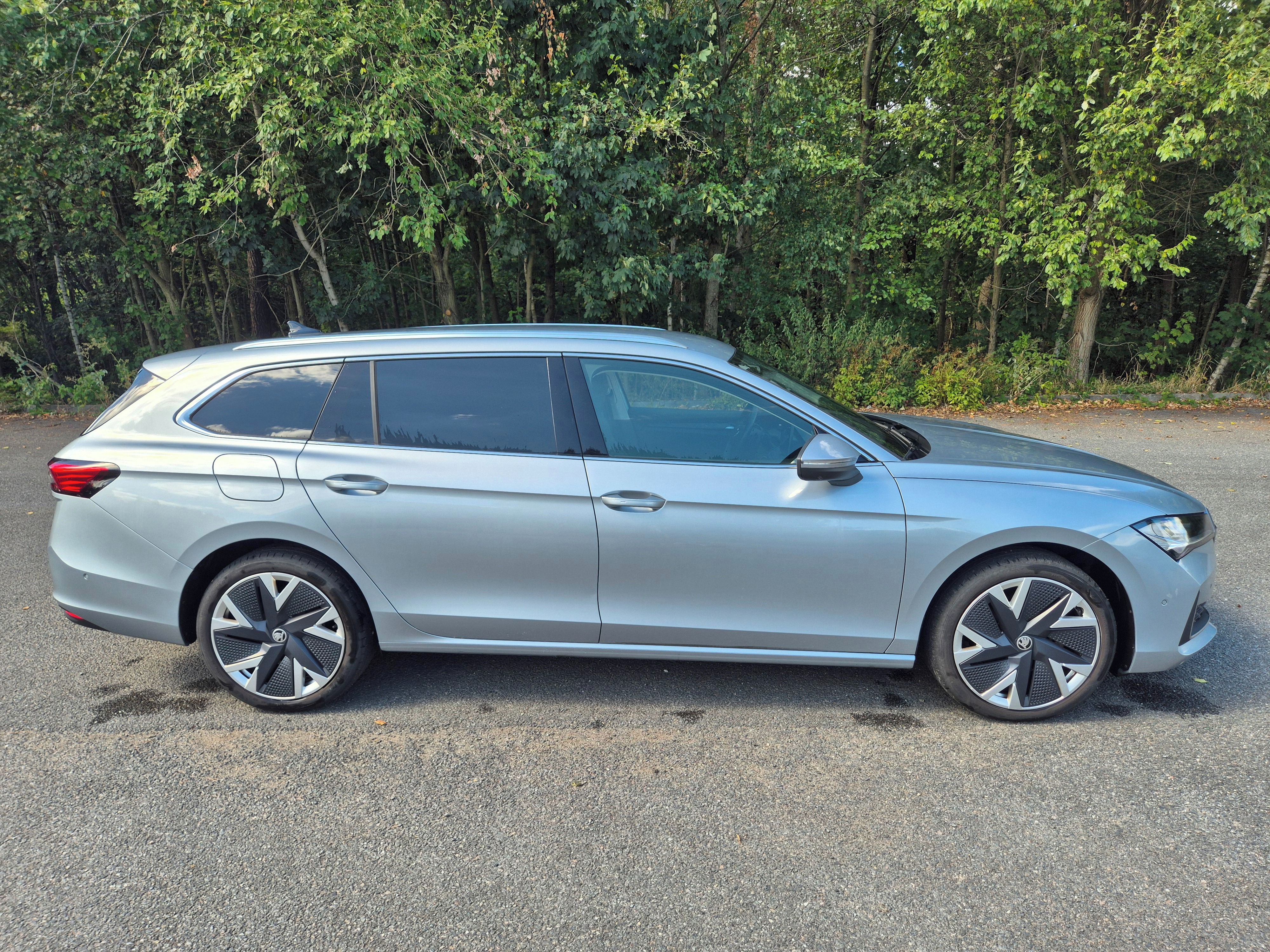 Škoda Superb, Škoda Superb 1,5 TSI m-HEV - fotka 6