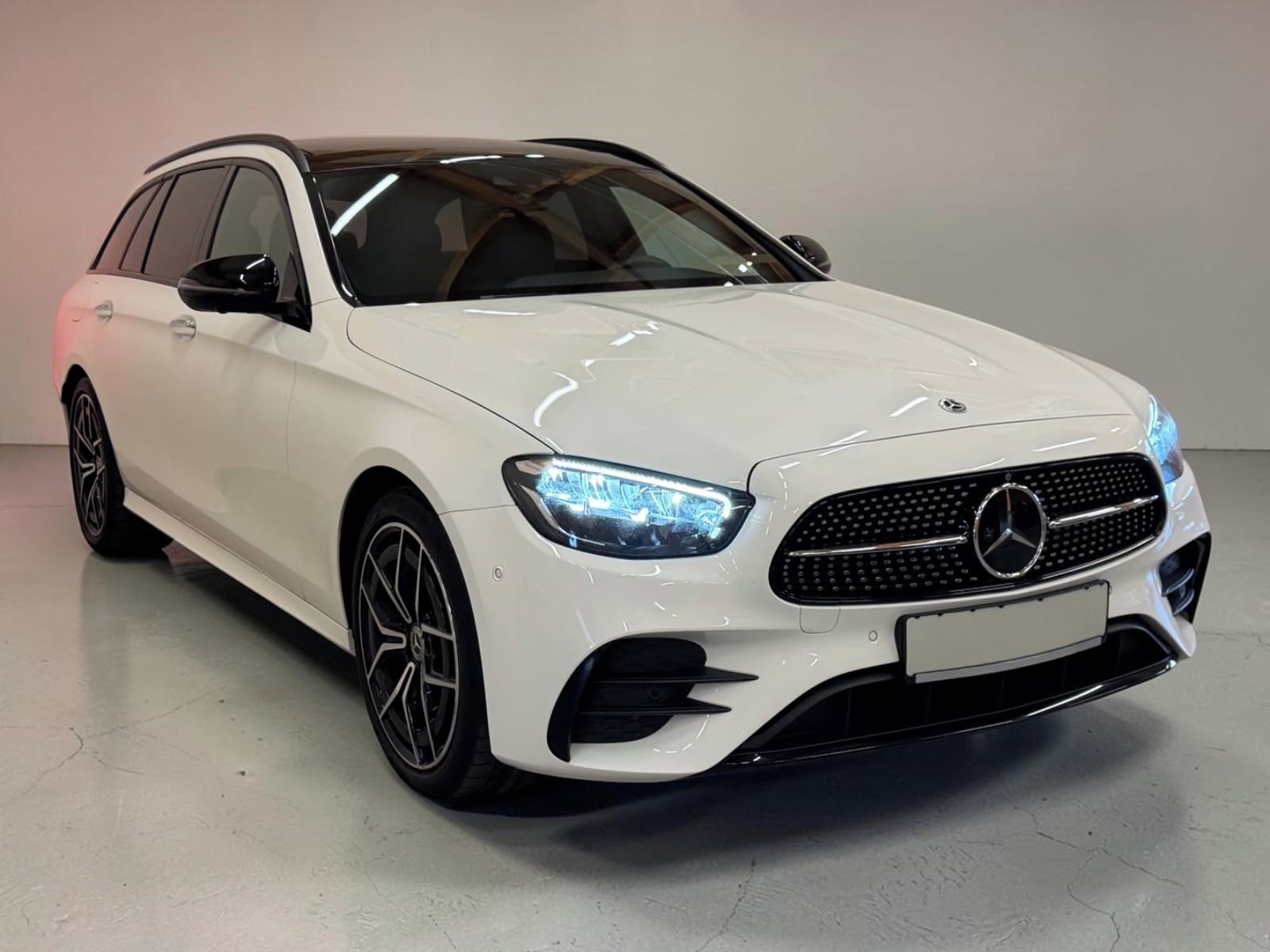 Mercedes-Benz Třídy E, 300d 4M*Burmester*360°*LED*AHK - fotka 3