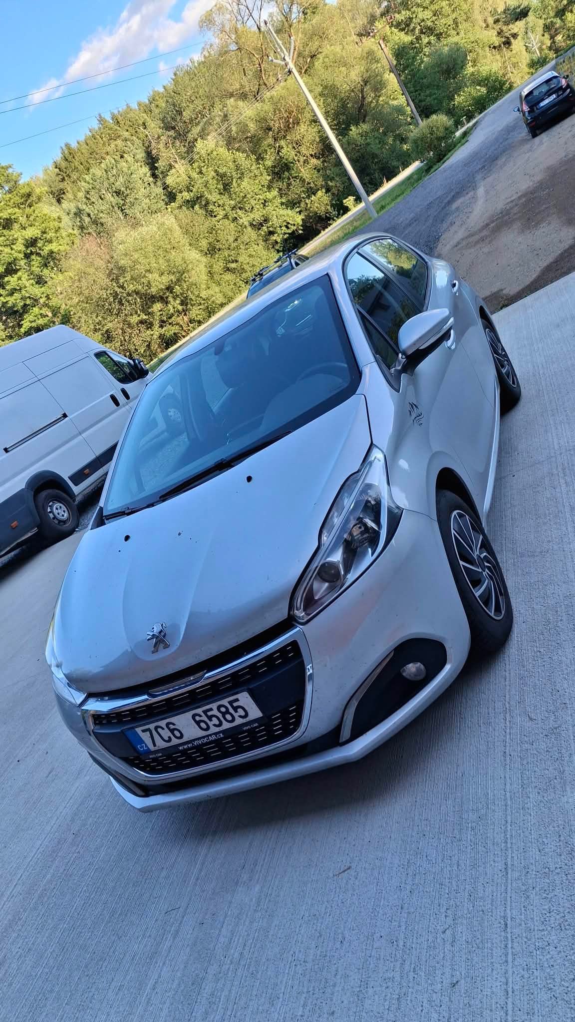 Peugeot 208, 1.2 - fotka 3