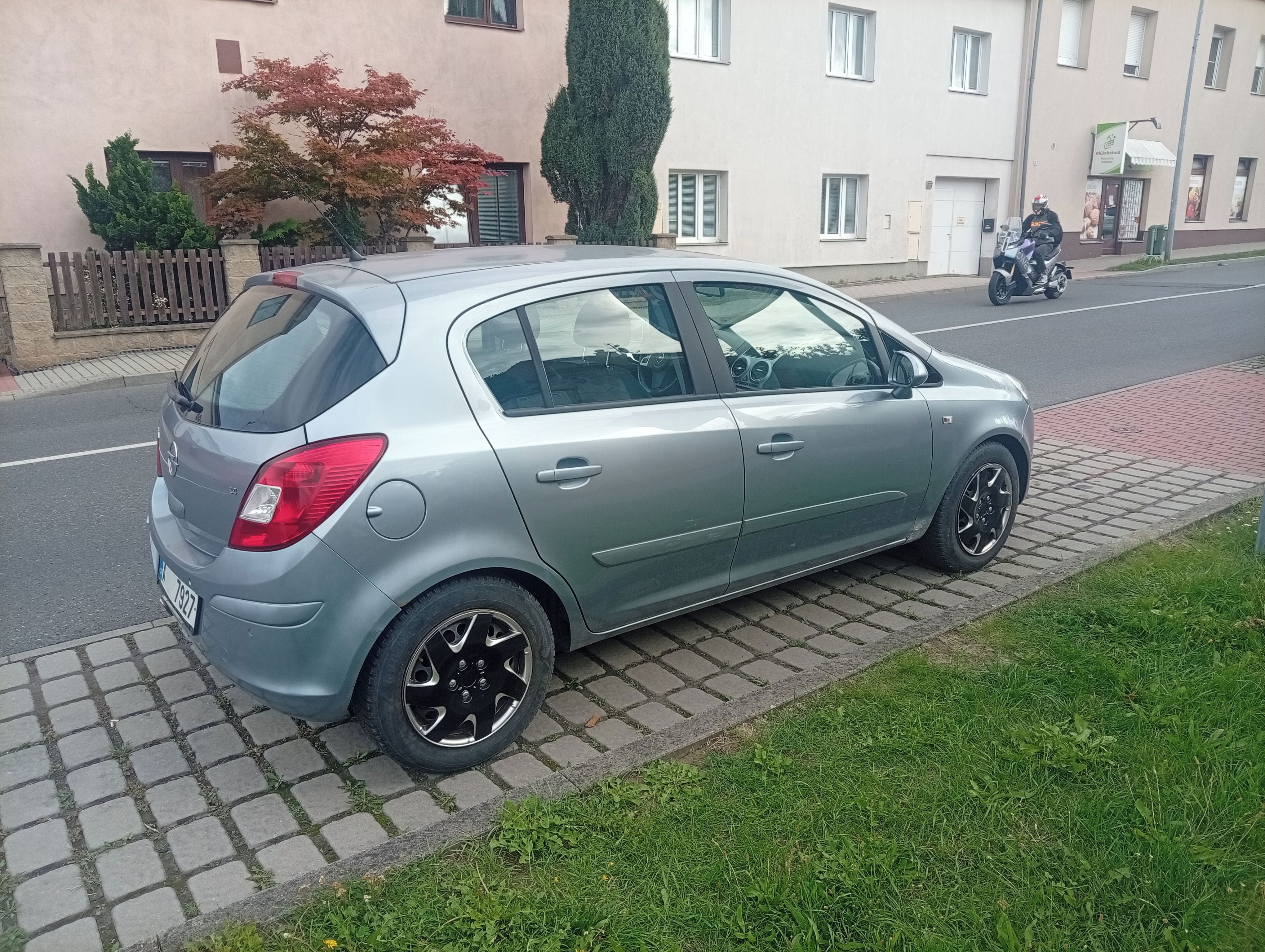 Opel Corsa, 1.4 16 V - fotka 5
