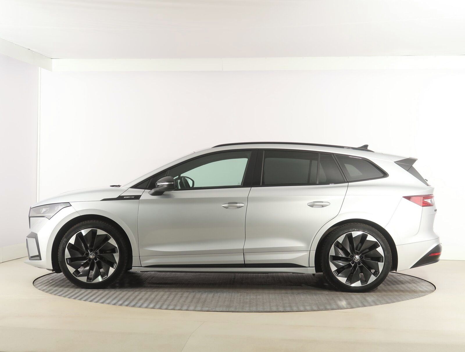 Škoda Enyaq iV, iV 60 (62 kWh), SoH 91% - fotka 3