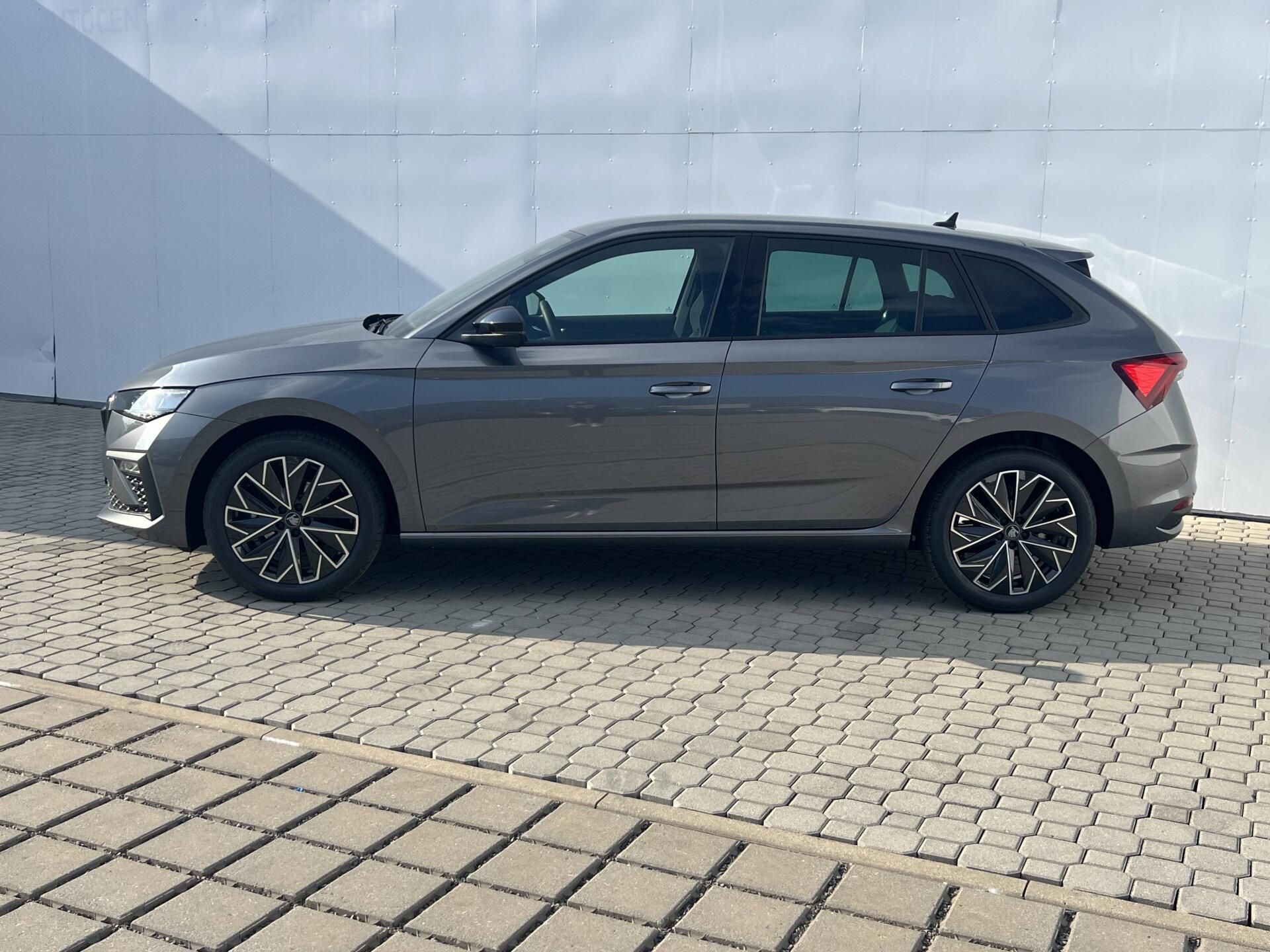 Škoda Scala, Dynamic 7DSG 1,0TSI - fotka 2