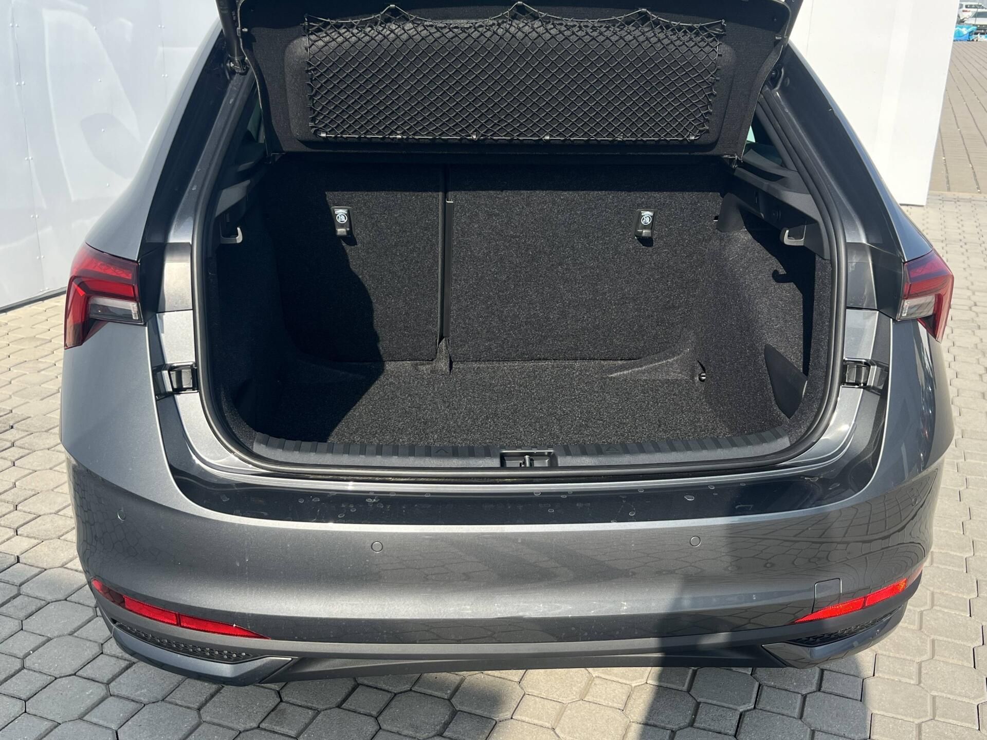 Škoda Scala, Dynamic 7DSG 1,0TSI - fotka 4