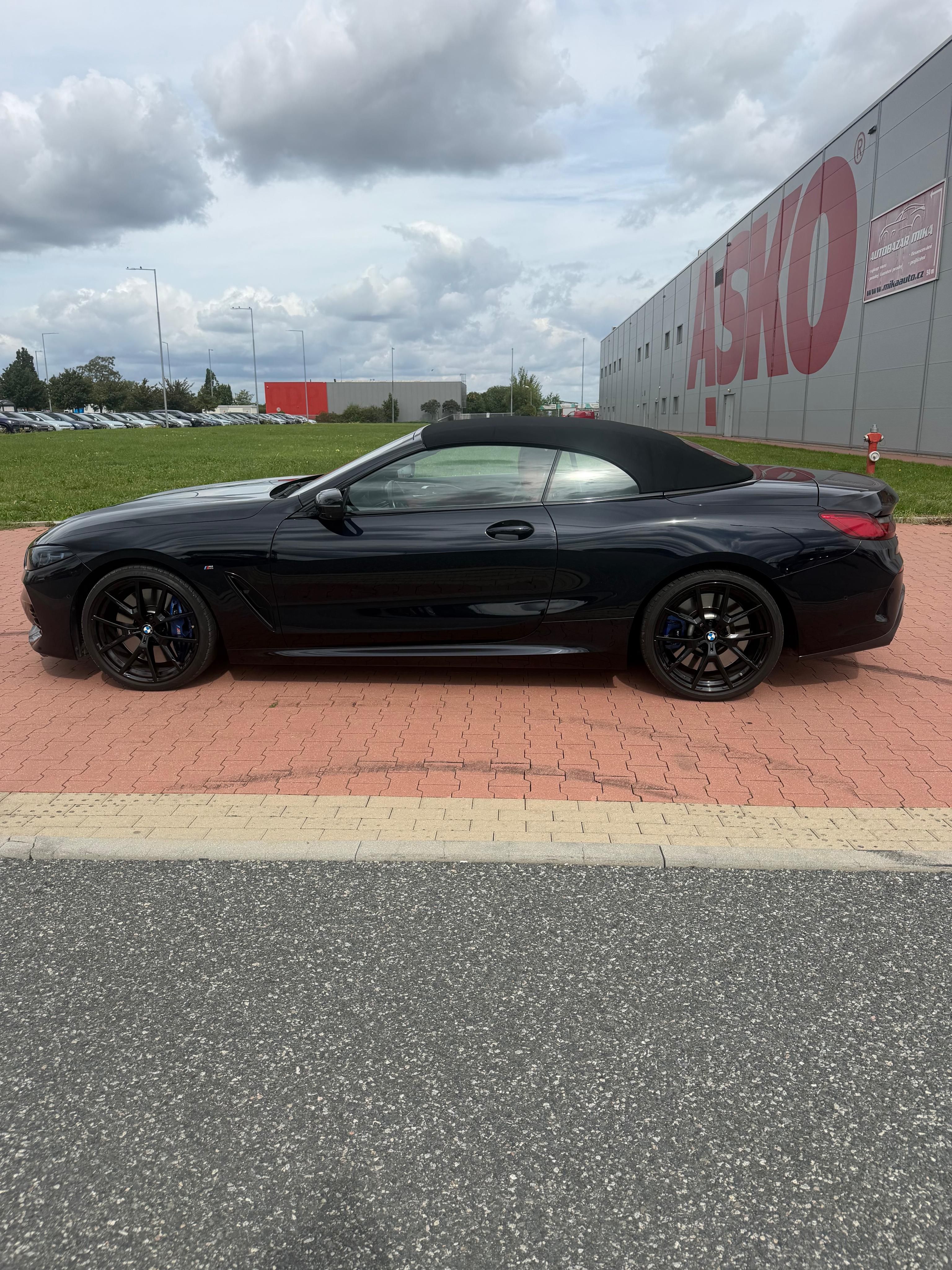 BMW Řada 8 - fotka 4