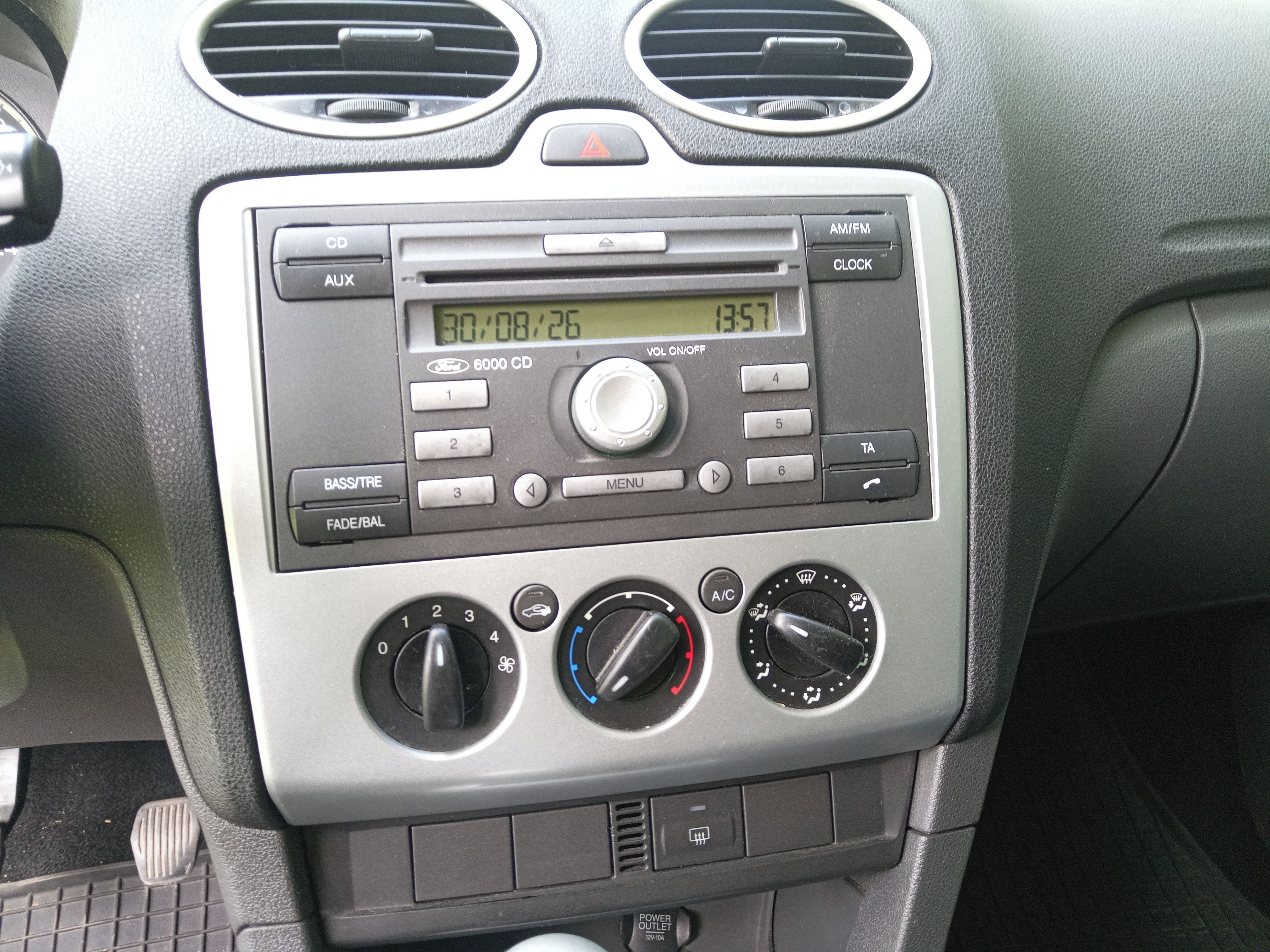 Ford Focus, Ford Focus MK2,1.6  servísovan - fotka 6