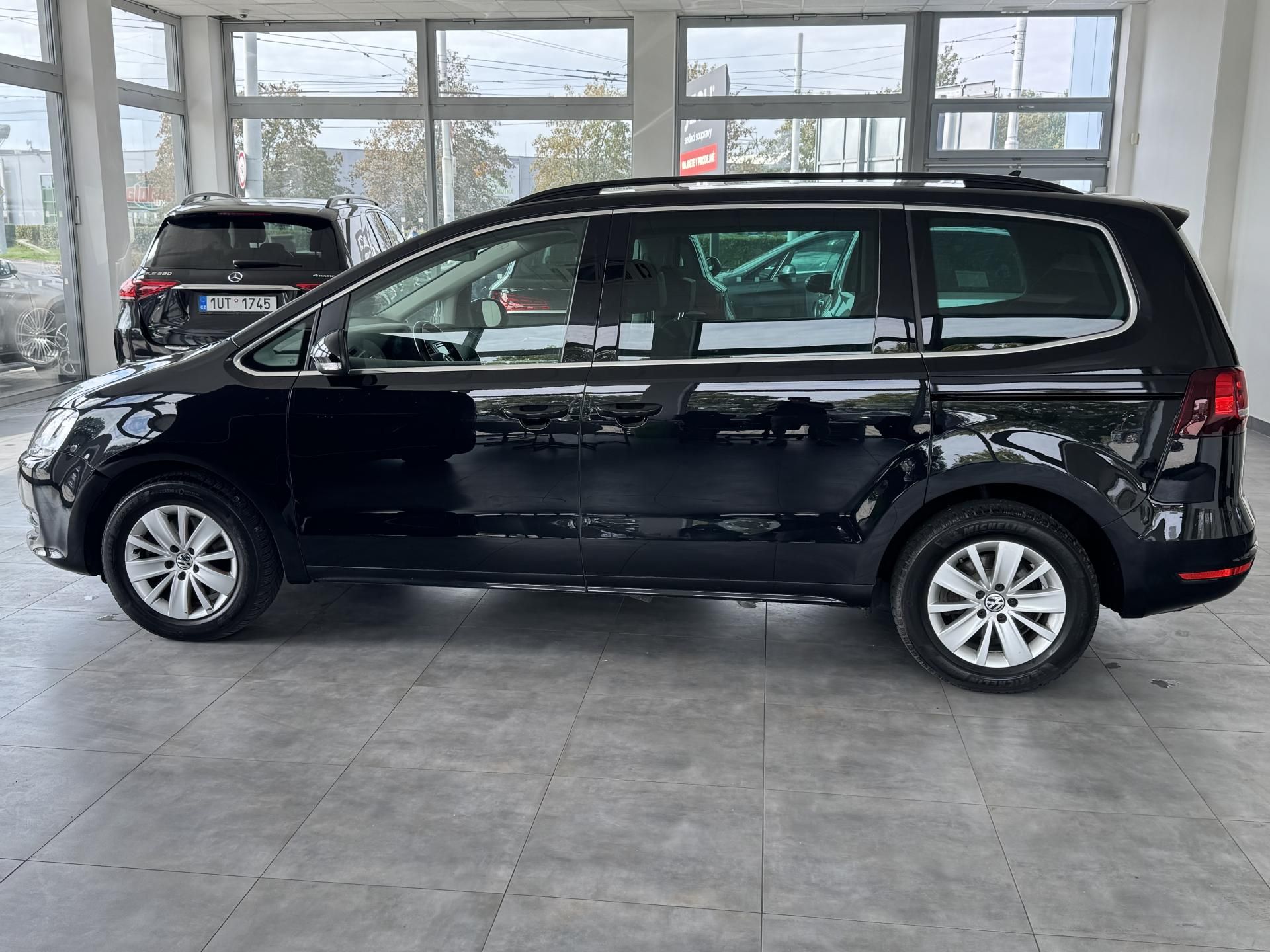 Volkswagen Sharan, 2,0TDi DSG 4x4 7.MÍST NAVI - fotka 4