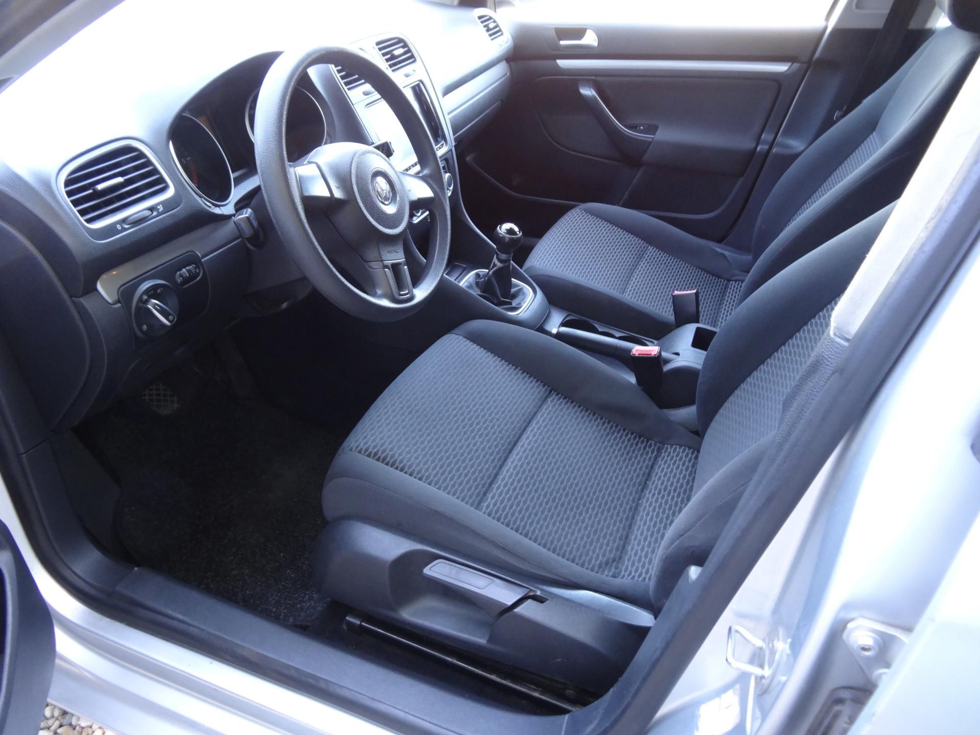 Volkswagen Golf, Kombi 1.6TDi Klima, Navi - fotka 3