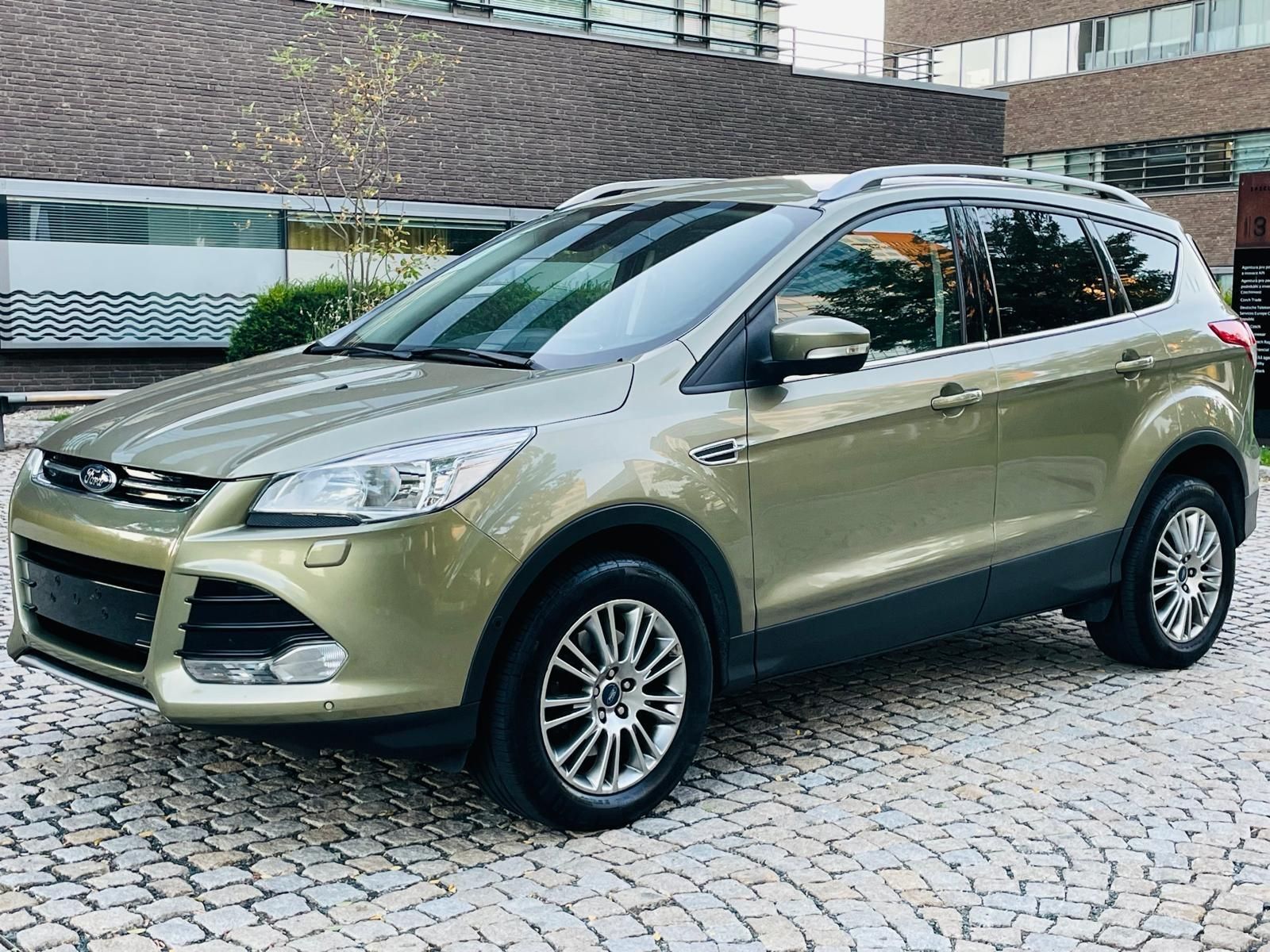 Ford Kuga, 2.0TDCi 4x4 MAN TAŽNÉ 1MAJITEL - fotka 4