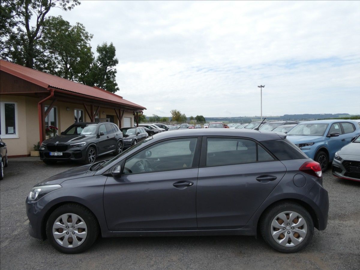 Hyundai i20, 1,2 i 55kW koupeno v ČR,klima - fotka 4