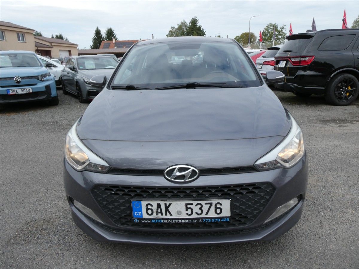 Hyundai i20, 1,2 i 55kW koupeno v ČR,klima - fotka 2