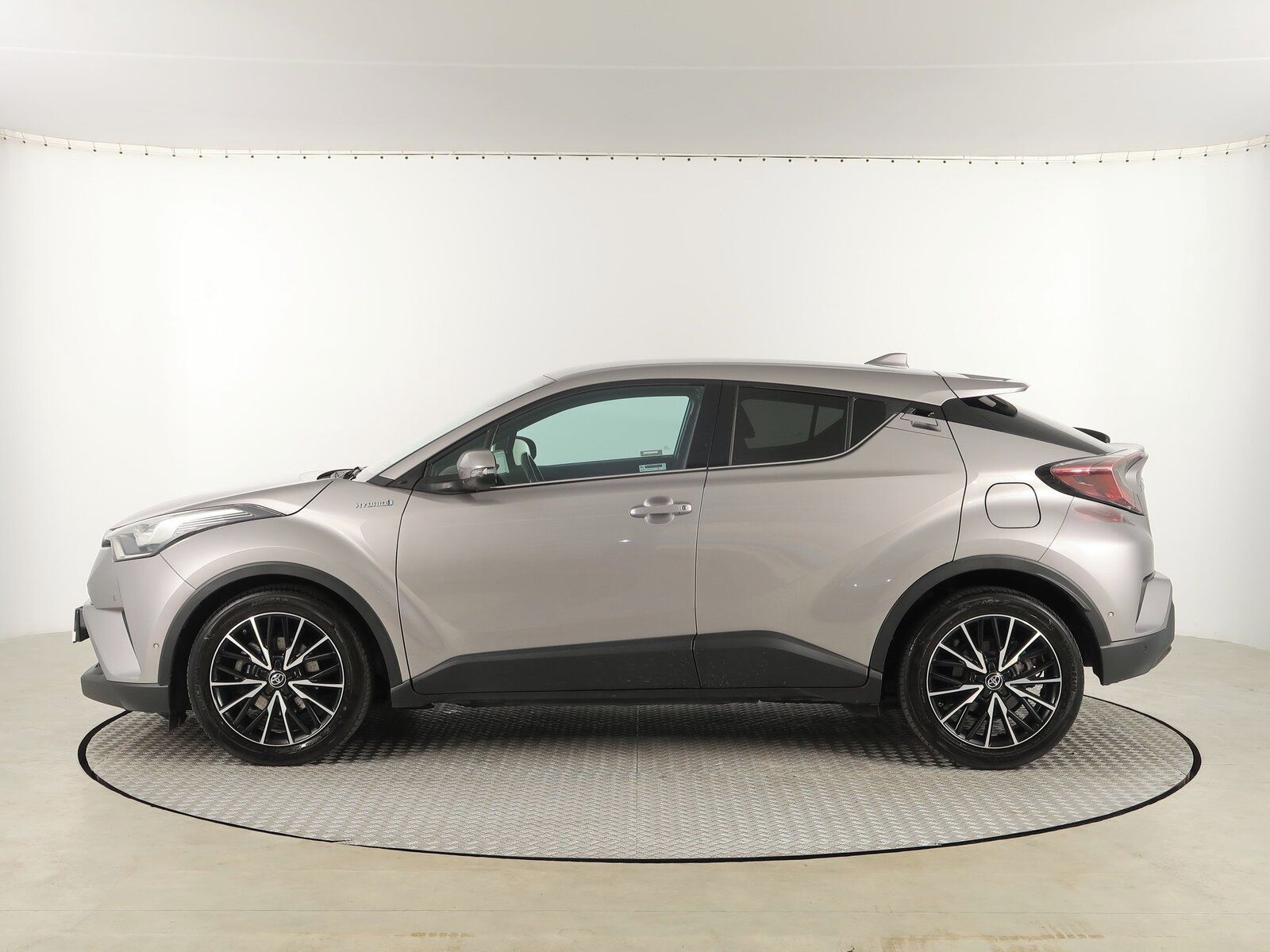 Toyota C-HR, 1.8 Hybrid, Executive, Automat - fotka 3