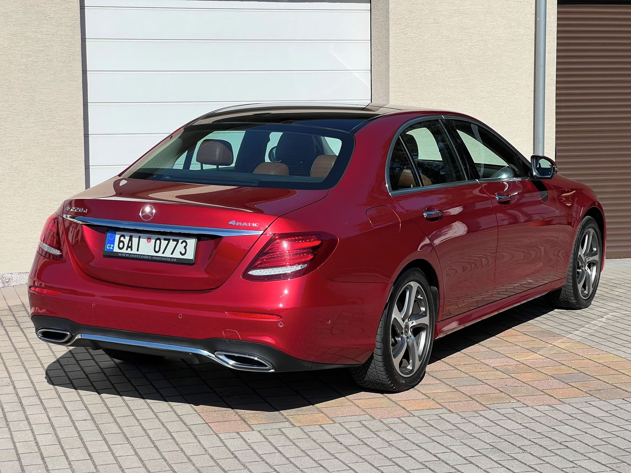 Mercedes-Benz Třídy E, 220d 4MATIC, vzduch, panorama - fotka 5