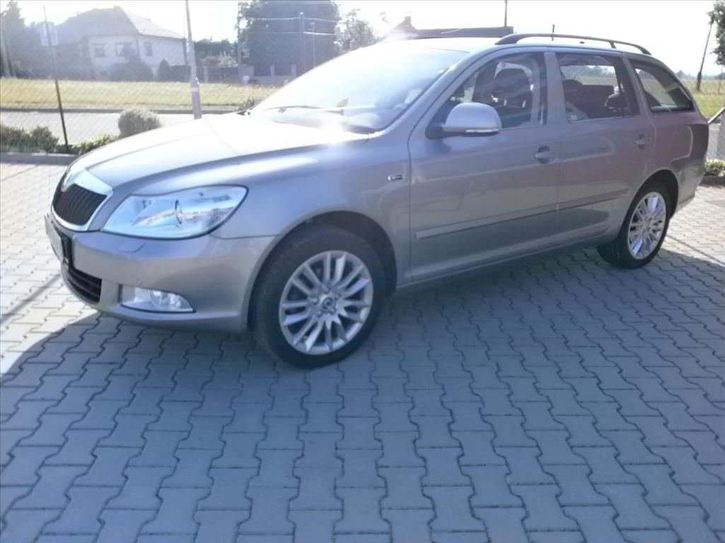 Škoda Octavia, 2,0 TDI LAURIN & KLEMENT NOVÉ - fotka 4