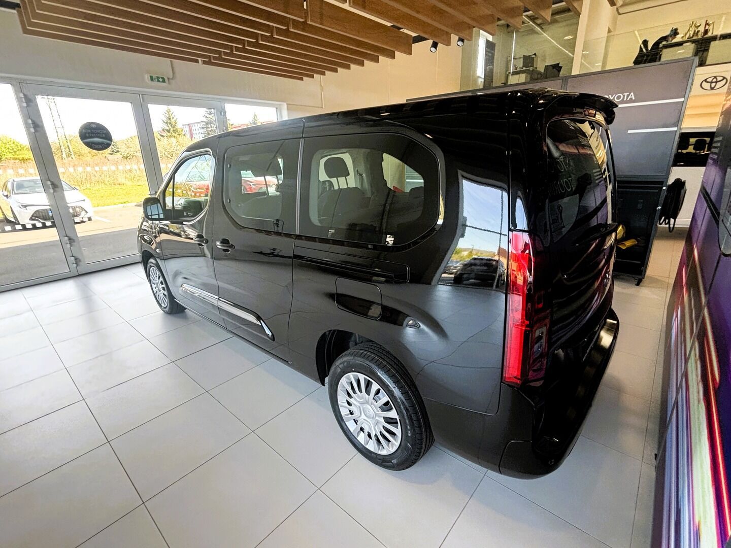 Toyota Proace City Verso, 1,2 Business LWB 7 míst - fotka 5