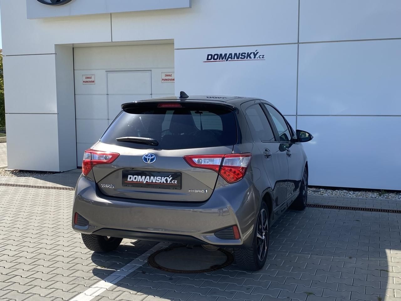 Toyota Yaris, SELECTION 1.5 HYBRID 74kW CVT - fotka 3