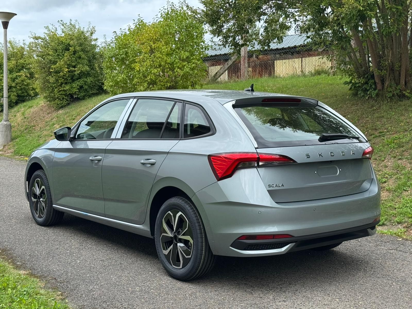Škoda Scala, 1,0 TSI 85kW DSG Classic - fotka 3