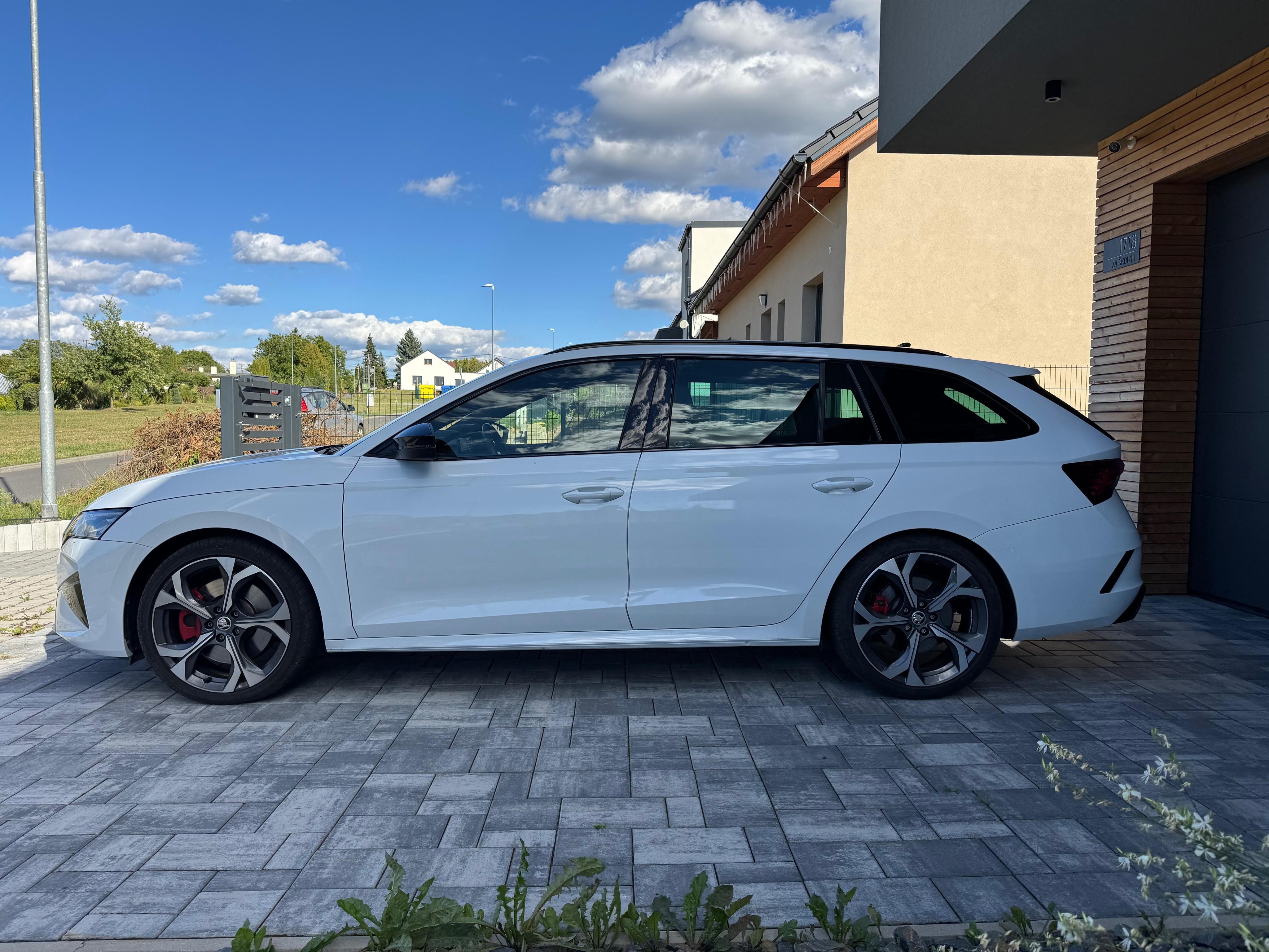 Škoda Octavia - fotka 3