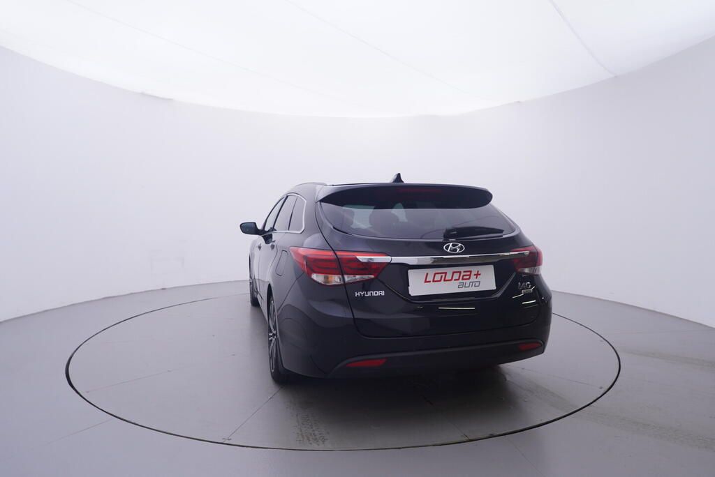 Hyundai i40, Premium Luxury 1.7 CRDi 104 kW - fotka 4