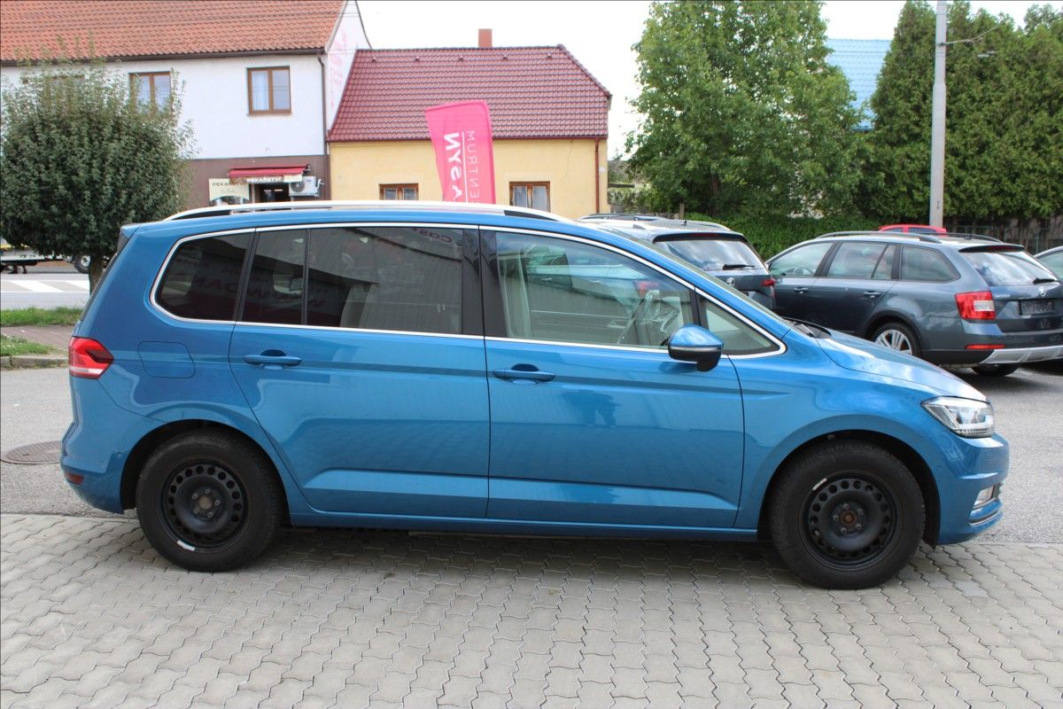 Volkswagen Touran, 1,4 TSI DSG Highline blue pear - fotka 3