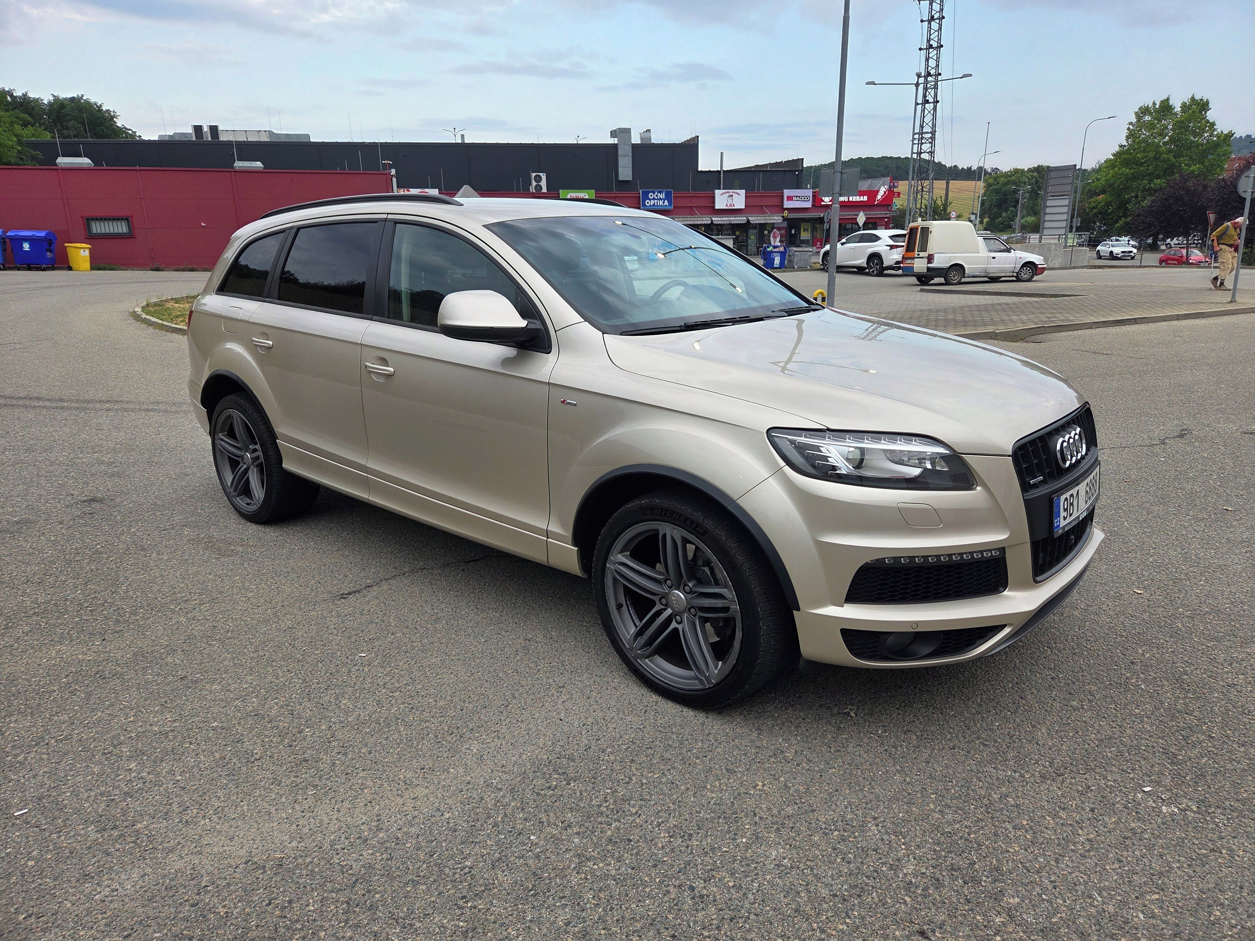 Audi Q7, Q7 3.0 TDI,7míst,1. MAJ.ČR,DPH