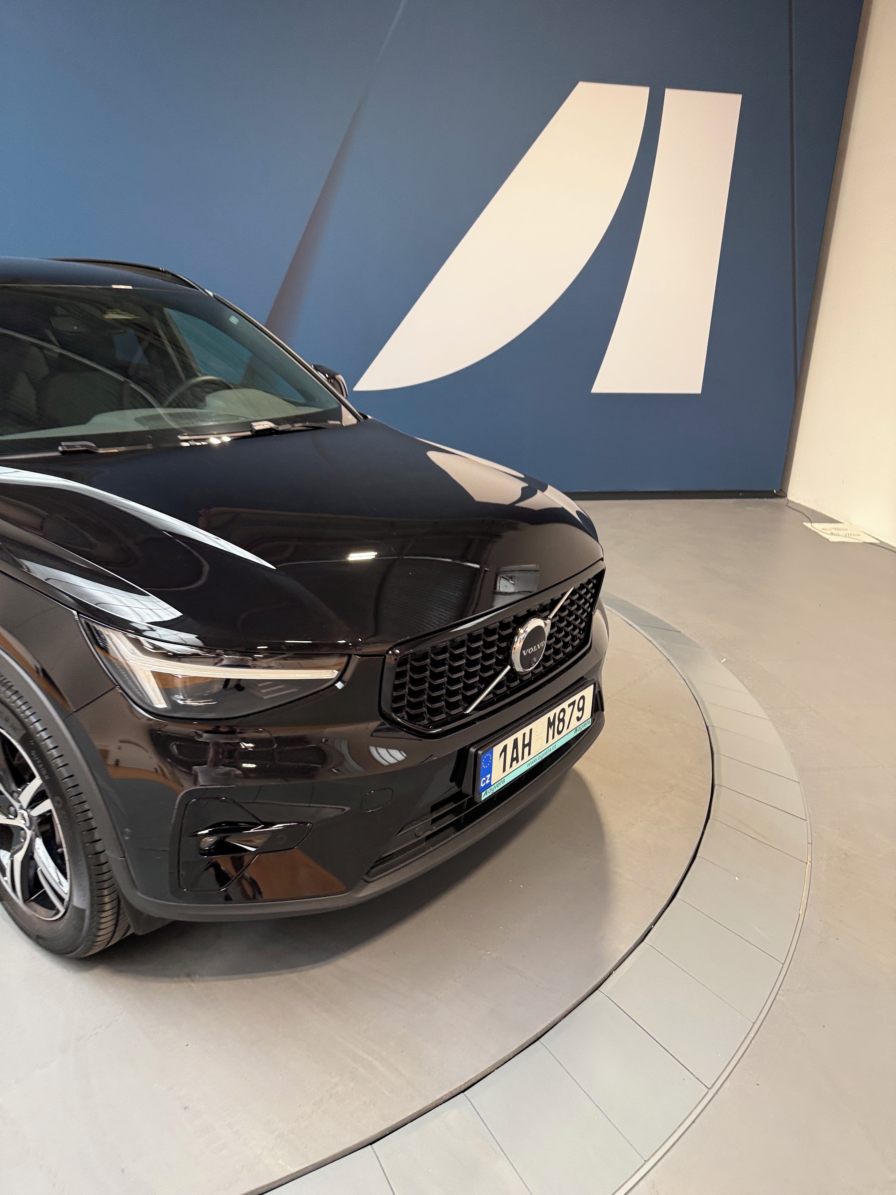 Volvo XC40, B3 Plus Dark DCT - fotka 5