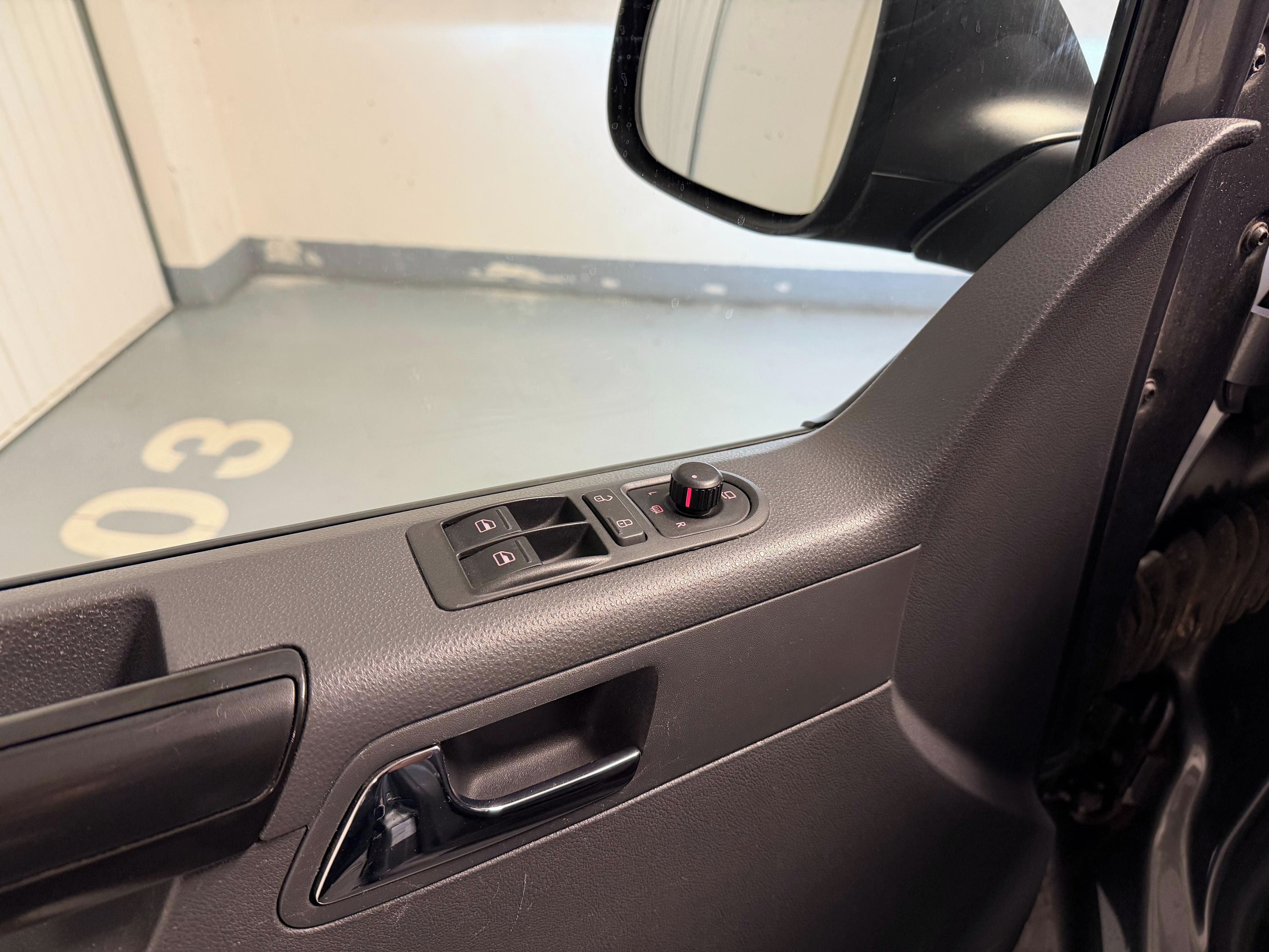 Volkswagen Multivan, 103kW DSG NAVI XENON WEBASTO - fotka 6