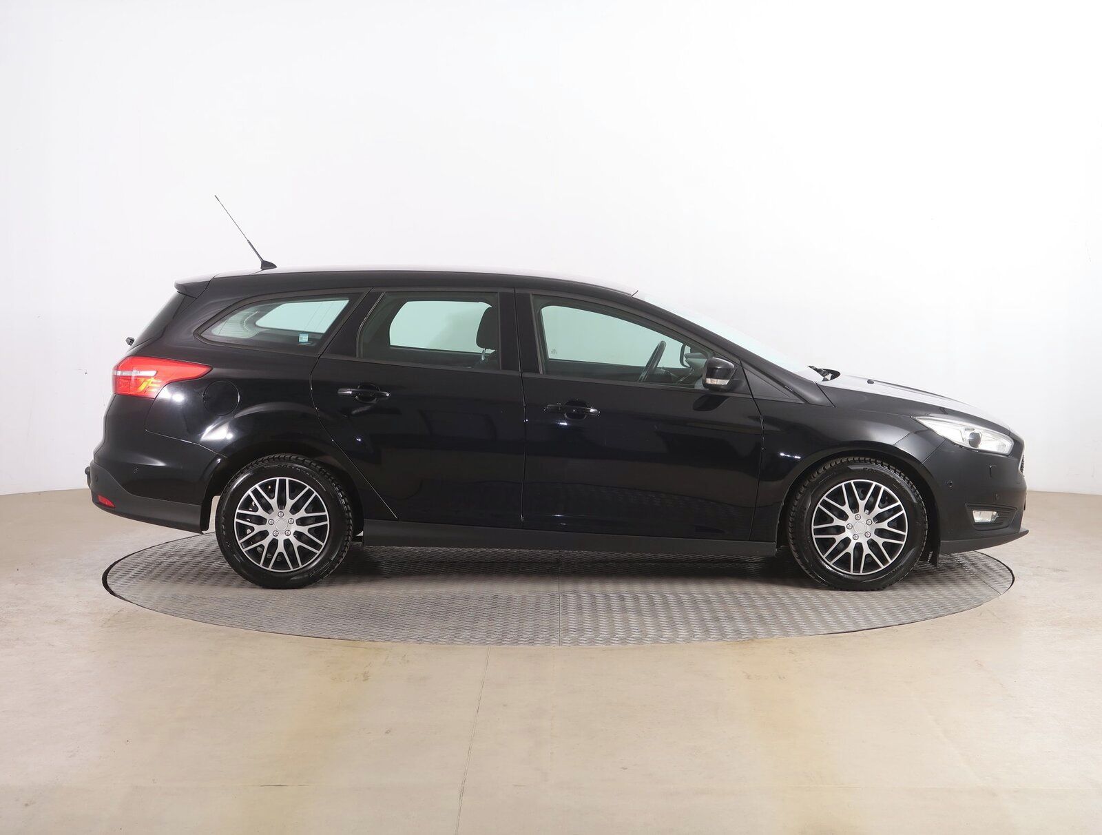Ford Focus, 1.5 TDCi, Serv.kniha - fotka 6